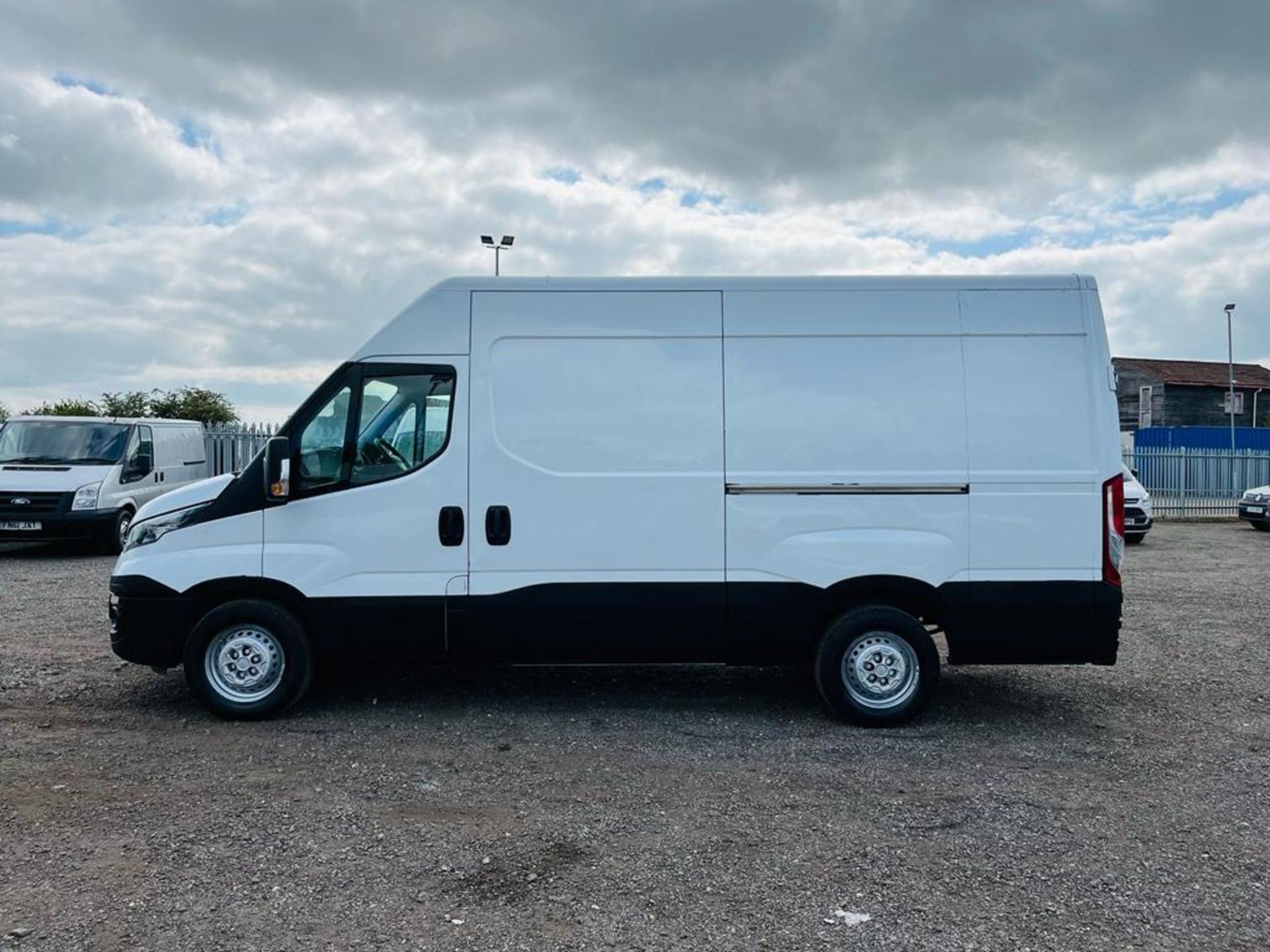 ** ON SALE ** Iveco Daily 35S14V 2.3 HD L2 H3 2017 '17 Reg' Panel Van - ULEZ Compliant - Image 4 of 23