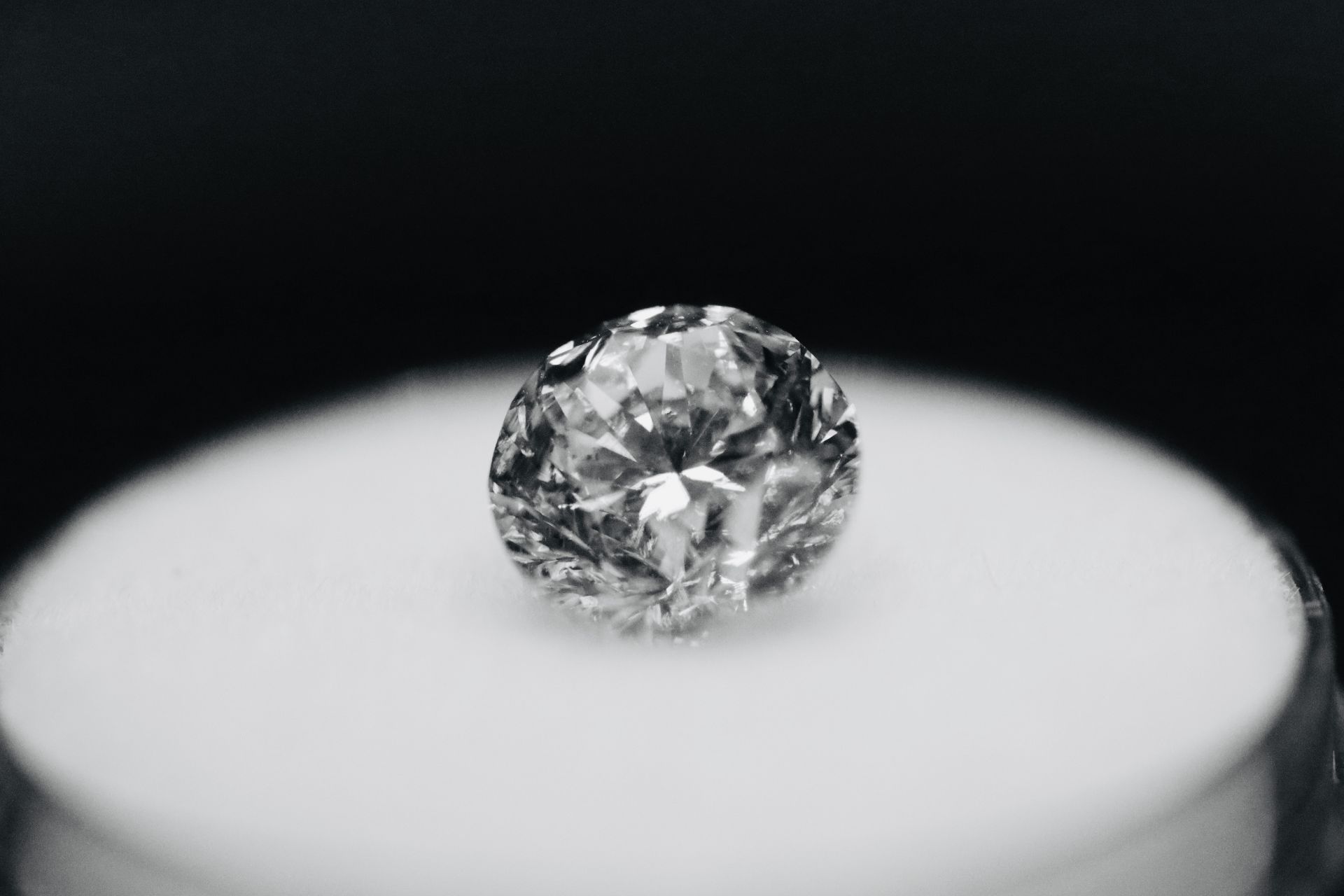 Single - DGI Round Brilliant Cut Natural Diamond 2.01 Carat D Colour Clarity VS2 - 142577496