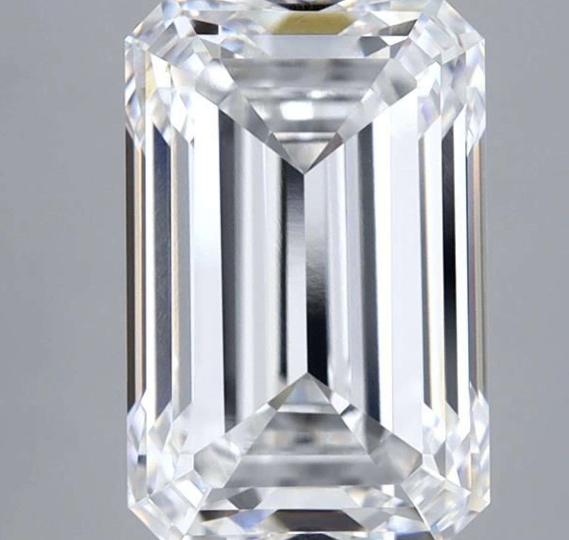 Single - IGI Emerald Cut Diamond E Colour VVS2 Clarity 5.61 Carat - LG571381557