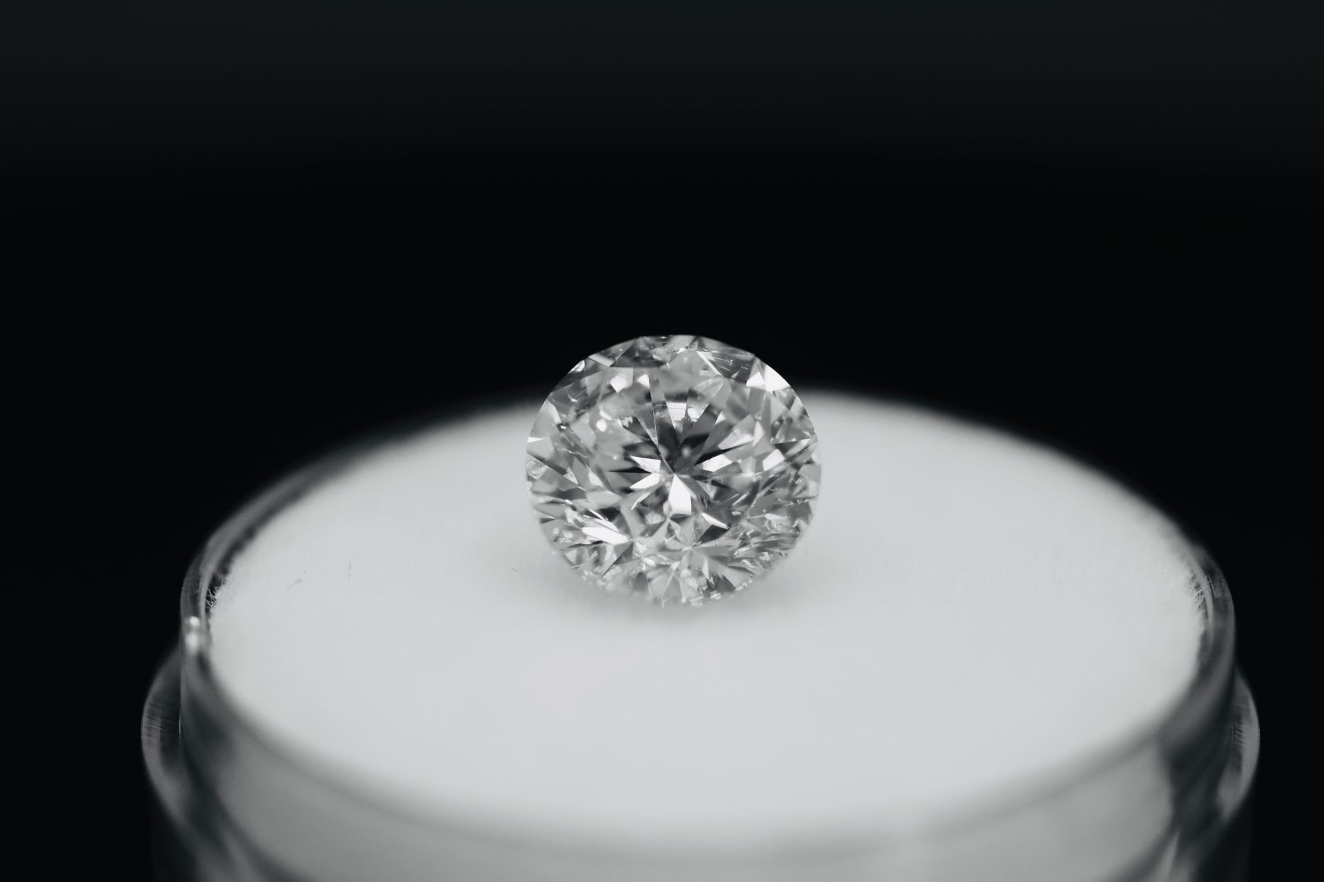 Single - Round Brilliant Cut Natural Diamond 2.03 Carat Colour F Clarity VS1 - DGI 142590154