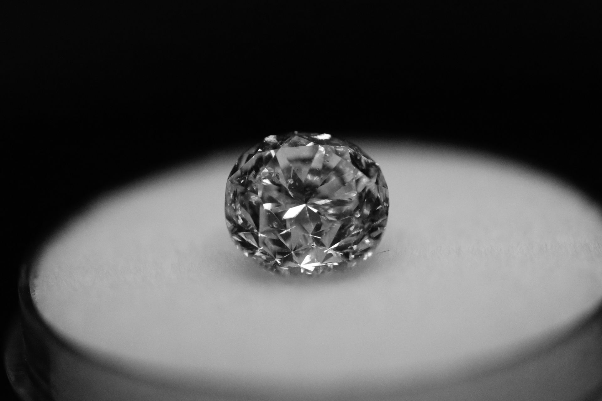 Single - Round Brilliant Cut Natural Diamond 2.00 Carat E Colour Clarity VS2 - DGI 142590148