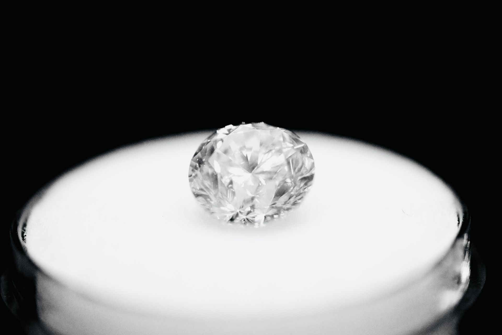 Single - DGI Round Brilliant Cut Natural Diamond 2.00 Carat D Colour Clarity VS2 - 142590145