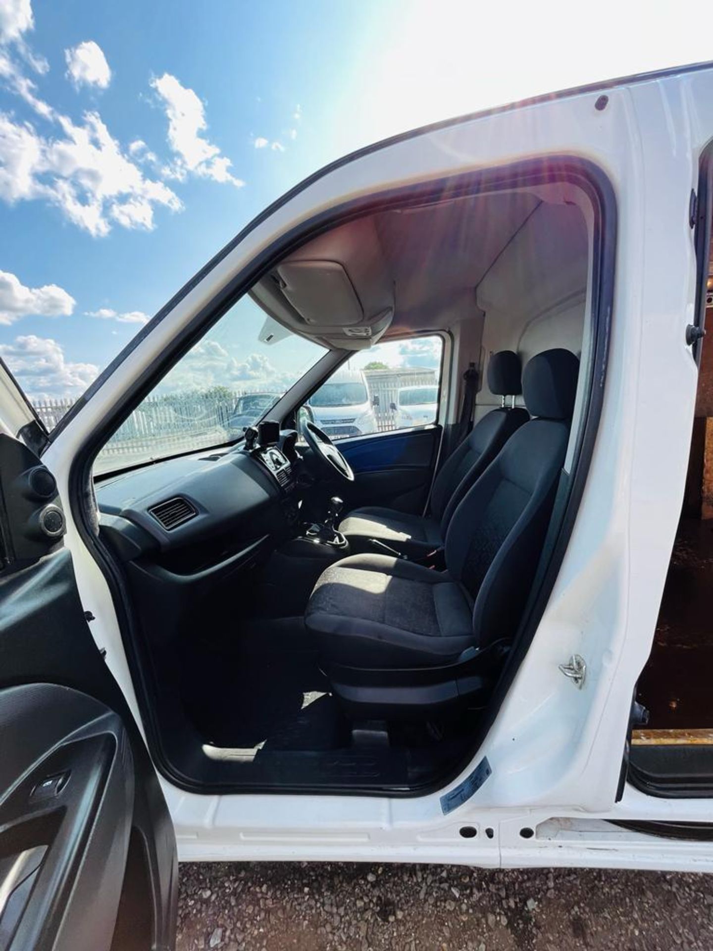 Fiat Doblo Cargo 1.6 MultiJet Tecnico MAXI 2019 '19 Reg' Only 85,456 Miles - ULEZ Compliant - Image 21 of 25