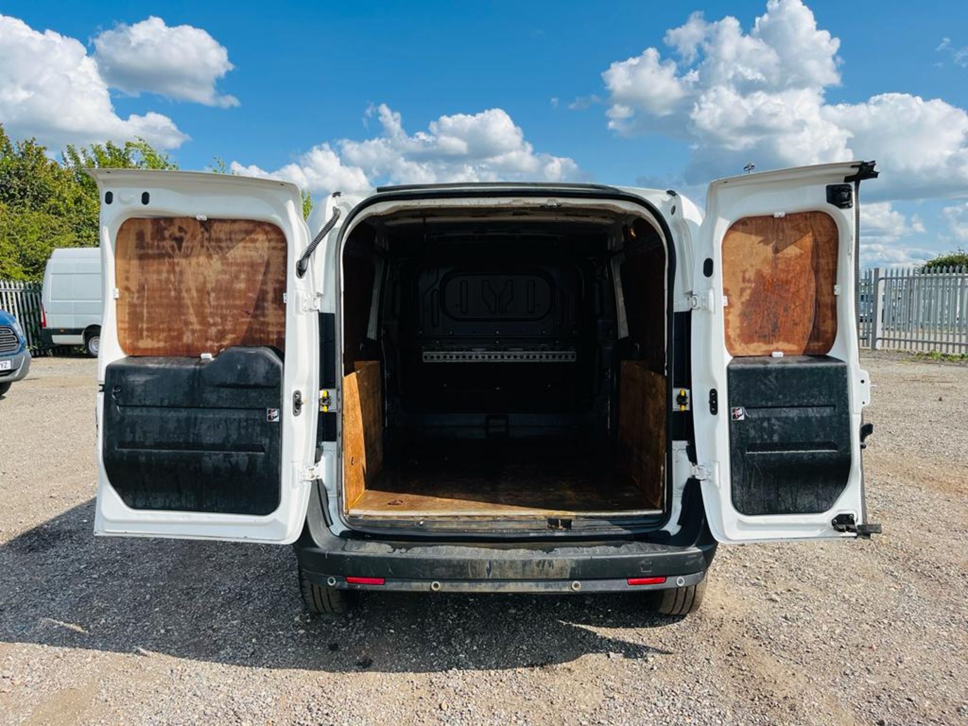 Fiat Doblo Cargo 1.6 MultiJet Tecnico MAXI 2019 '19 Reg' Only 85,456 Miles - ULEZ Compliant - Image 8 of 25