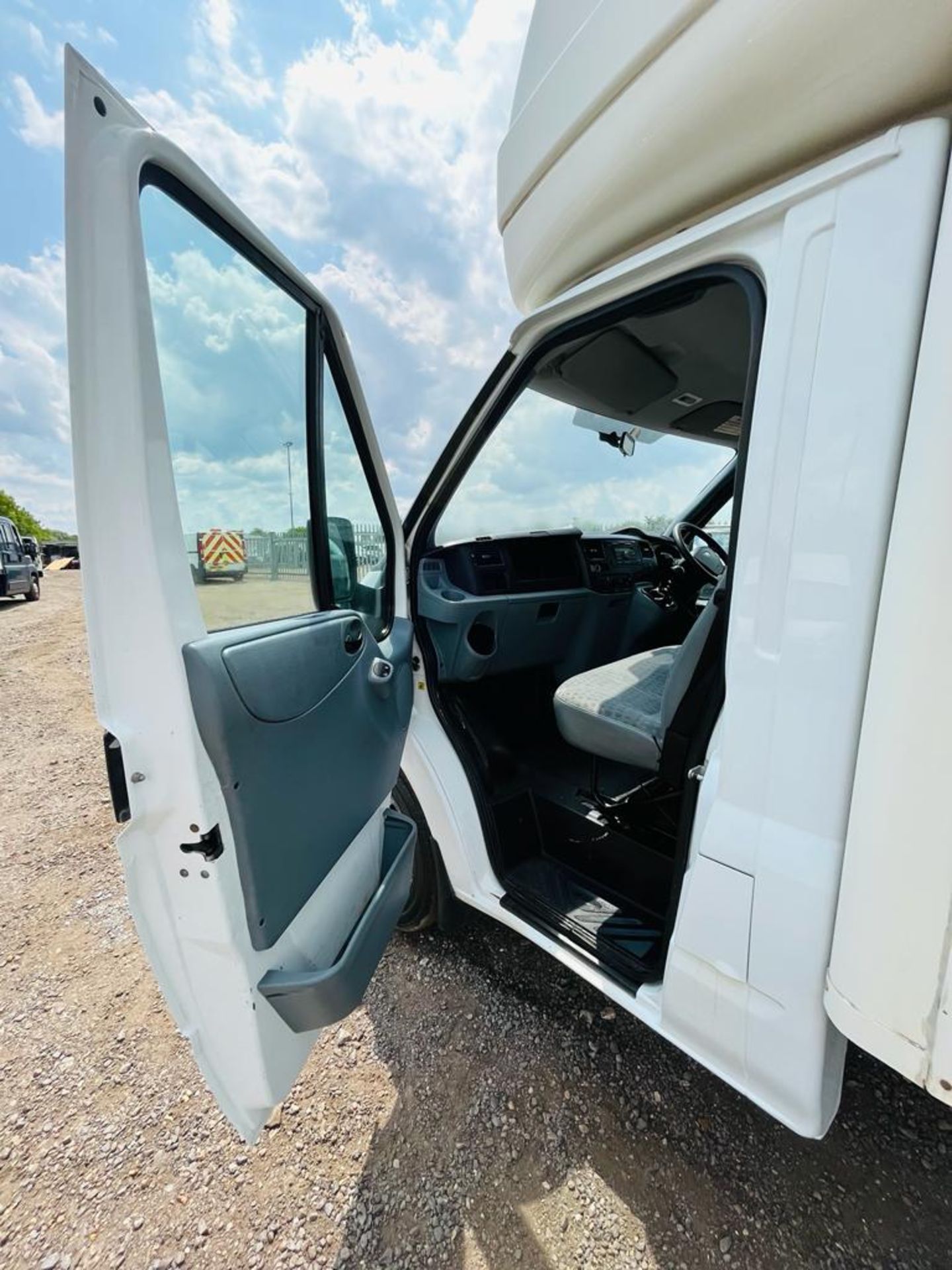 ** ON SALE ** Ford Transit 2.2 TDCI 125 T350 RWD L3 Luton 2013 '13 Reg' Tail Lift - Twin Rear Axle - Image 18 of 23