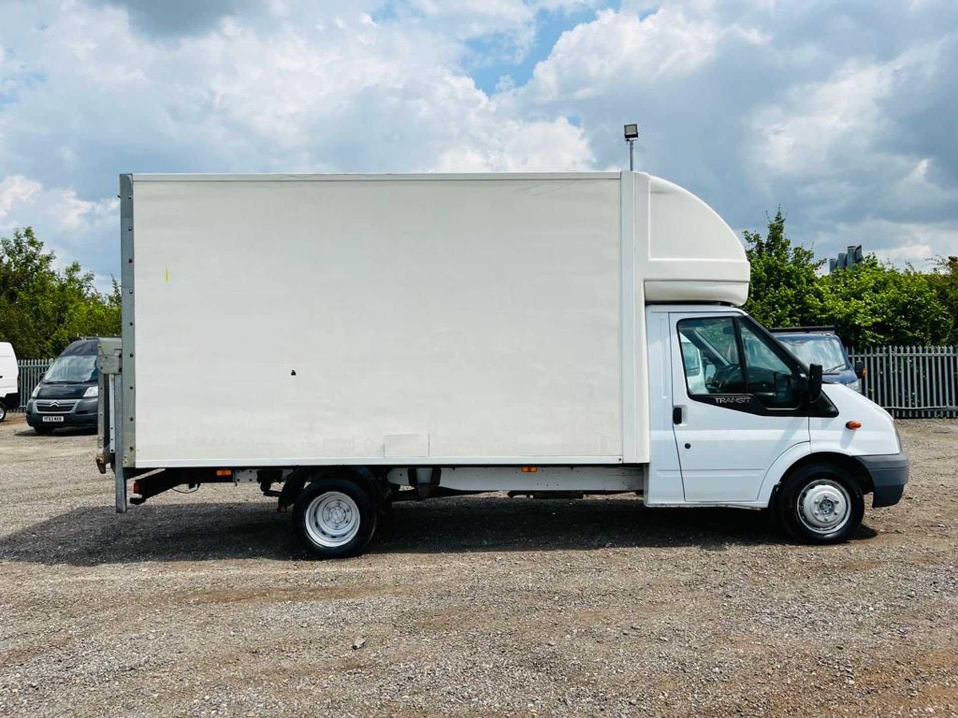 ** ON SALE ** Ford Transit 2.2 TDCI 125 T350 RWD L3 Luton 2013 '13 Reg' Tail Lift - Twin Rear Axle - Image 9 of 23