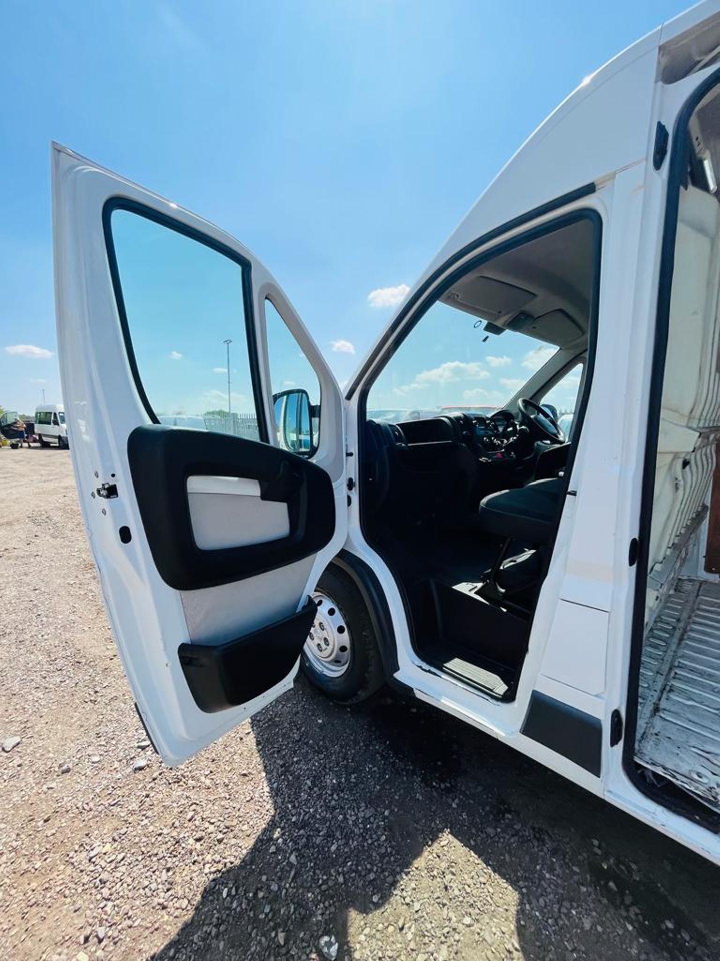 ** ON SALE ** Peugeot Boxer Professional 2.0 BlueHDI L3 H2 2017 '66 Reg' Sat Nav - A/C - Image 19 of 24