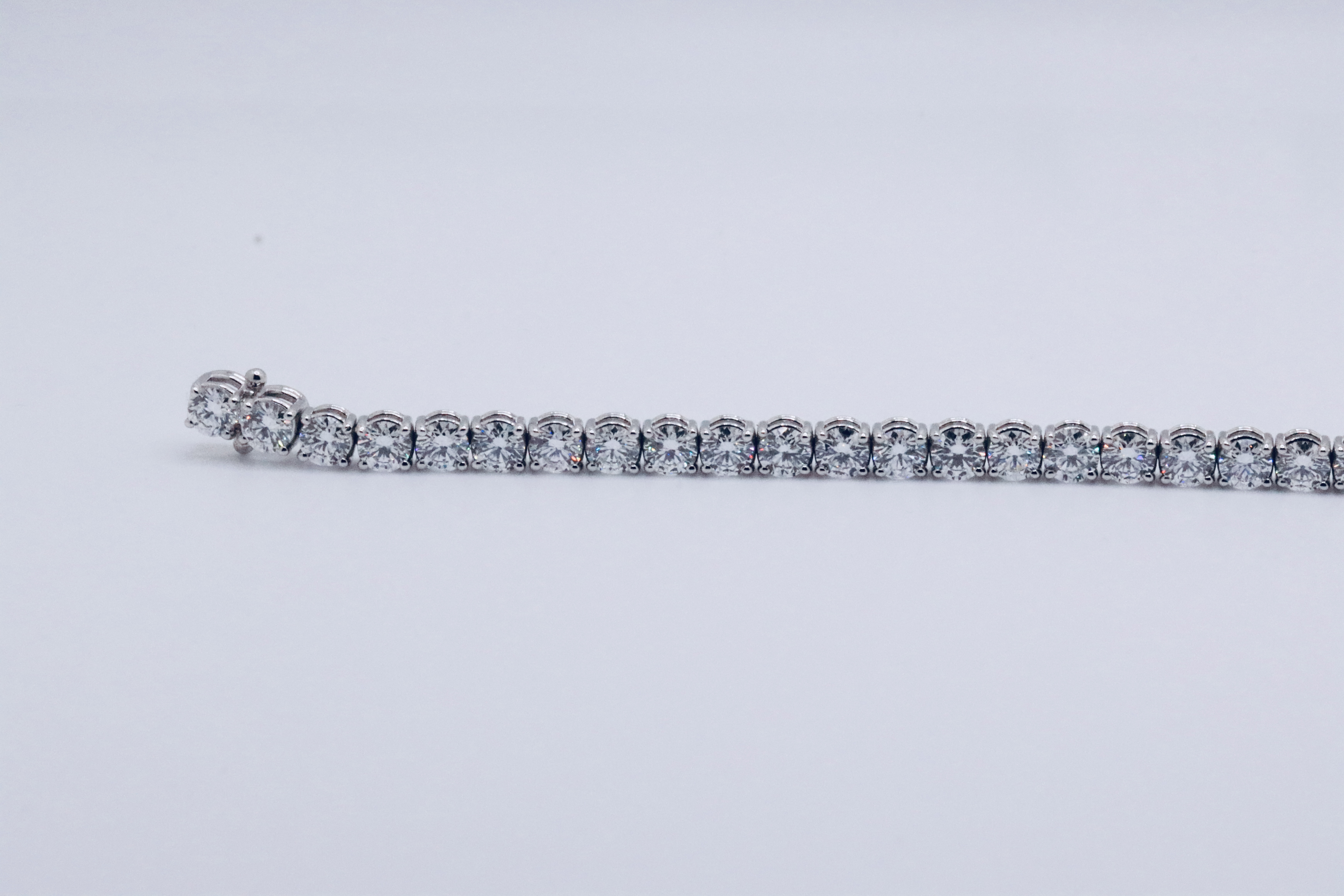 Round Brilliant Cut 14 Carat Diamond Tennis Bracelet D Colour VVS Clarity - 18Kt White Gold - IGI - Image 15 of 31
