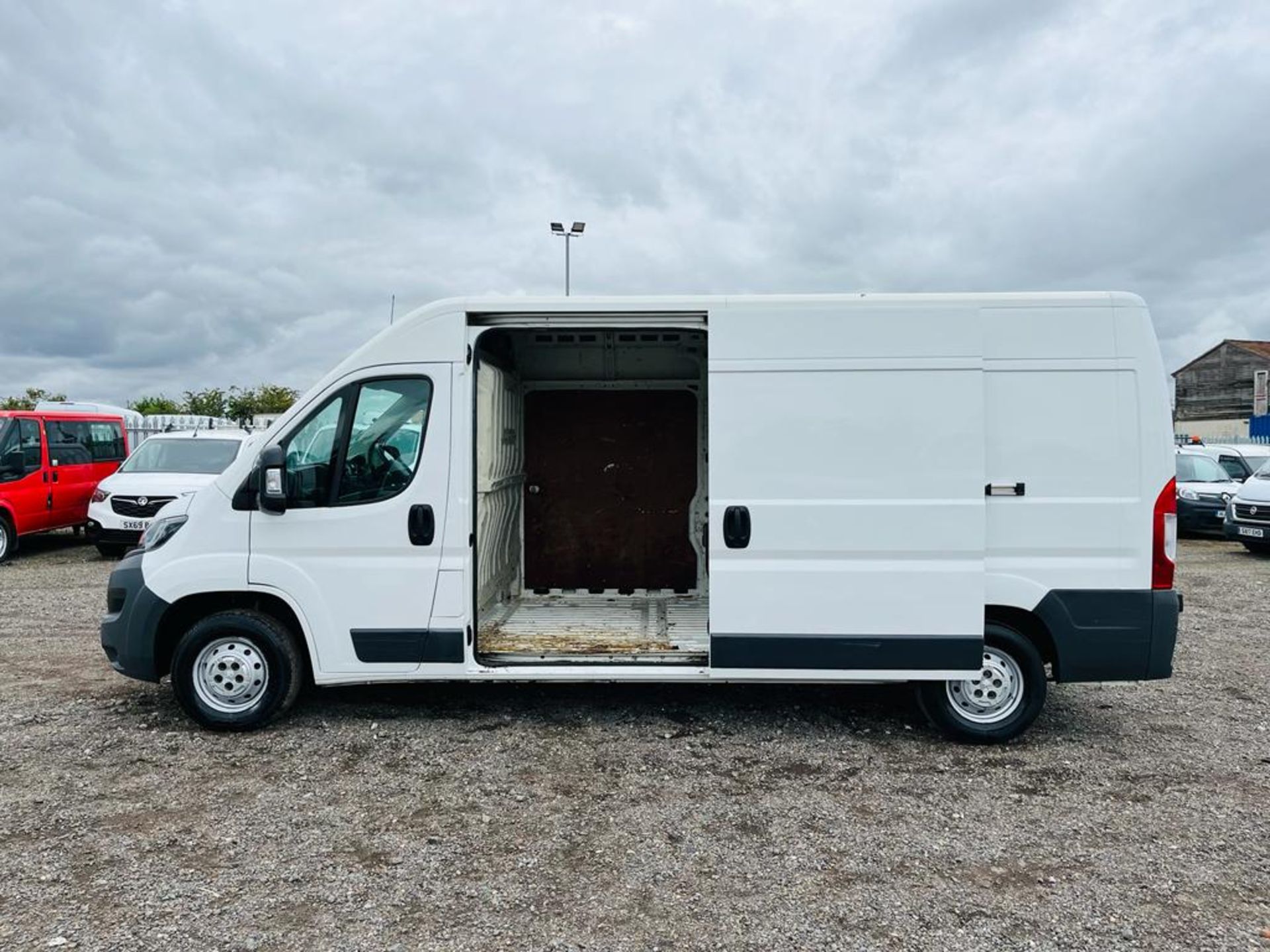 Peugeot Boxer Professional 2.0 BlueHDI L3 H2 2018 '18 Reg' - Sat Nav - ULEZ Compliant - 65037 Miles - Image 5 of 25