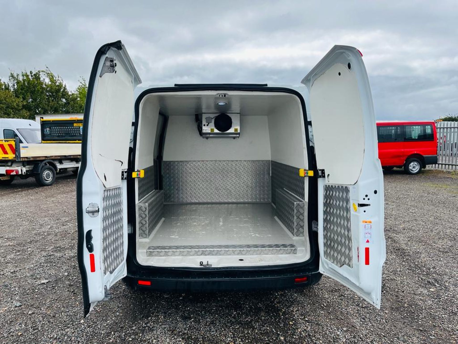 Ford Transit Custom 280 Base 2.0 EcoBlue L2 H1 Fridge / Freezer 2019 '19 Reg' ULEZ Compliant - Image 10 of 25