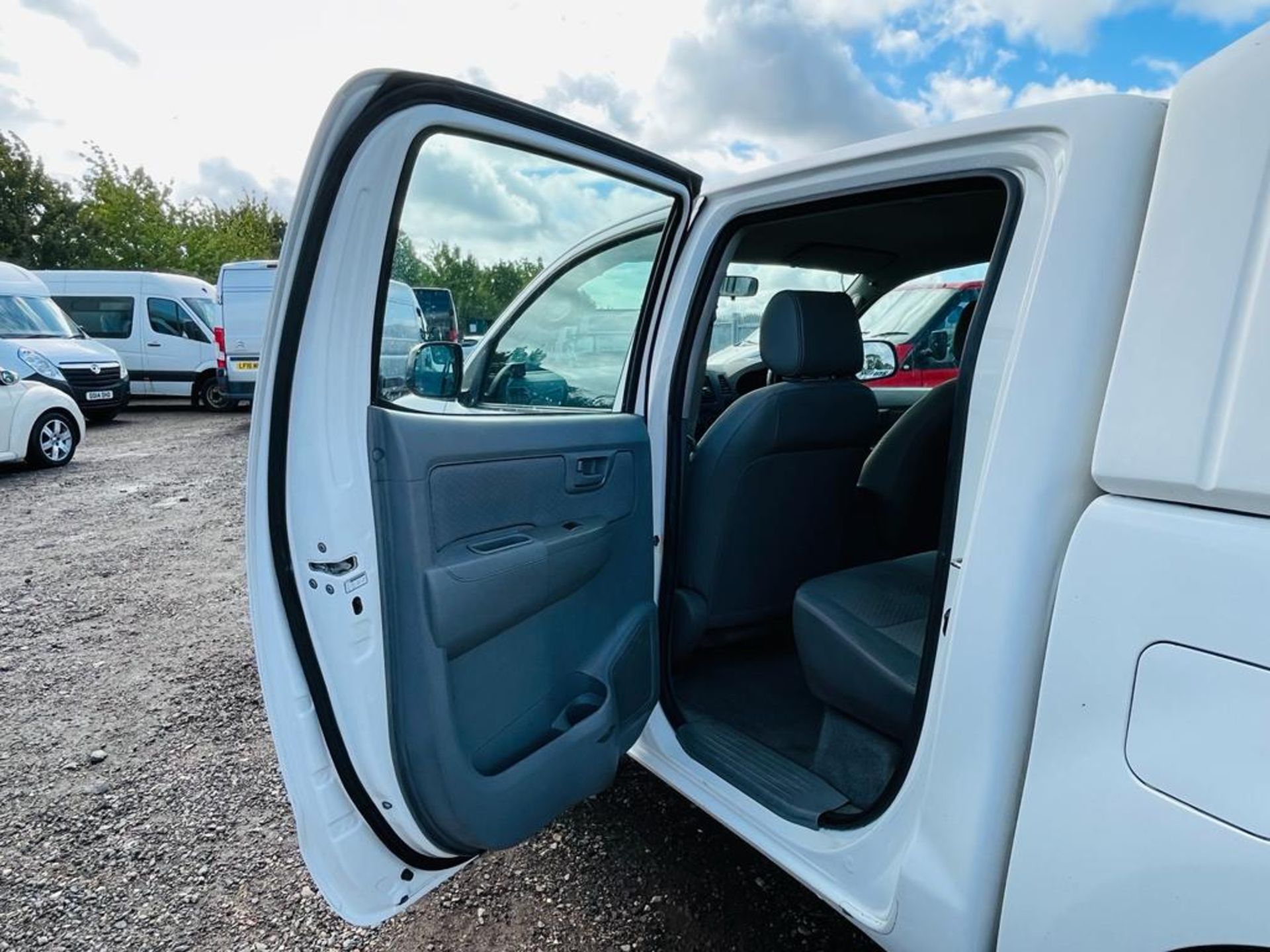 ** ON SALE ** Toyota Hilux 2.5 D-4D Double Cab 4WD HL2 144 2011 '11 Reg' A/C - Image 24 of 28