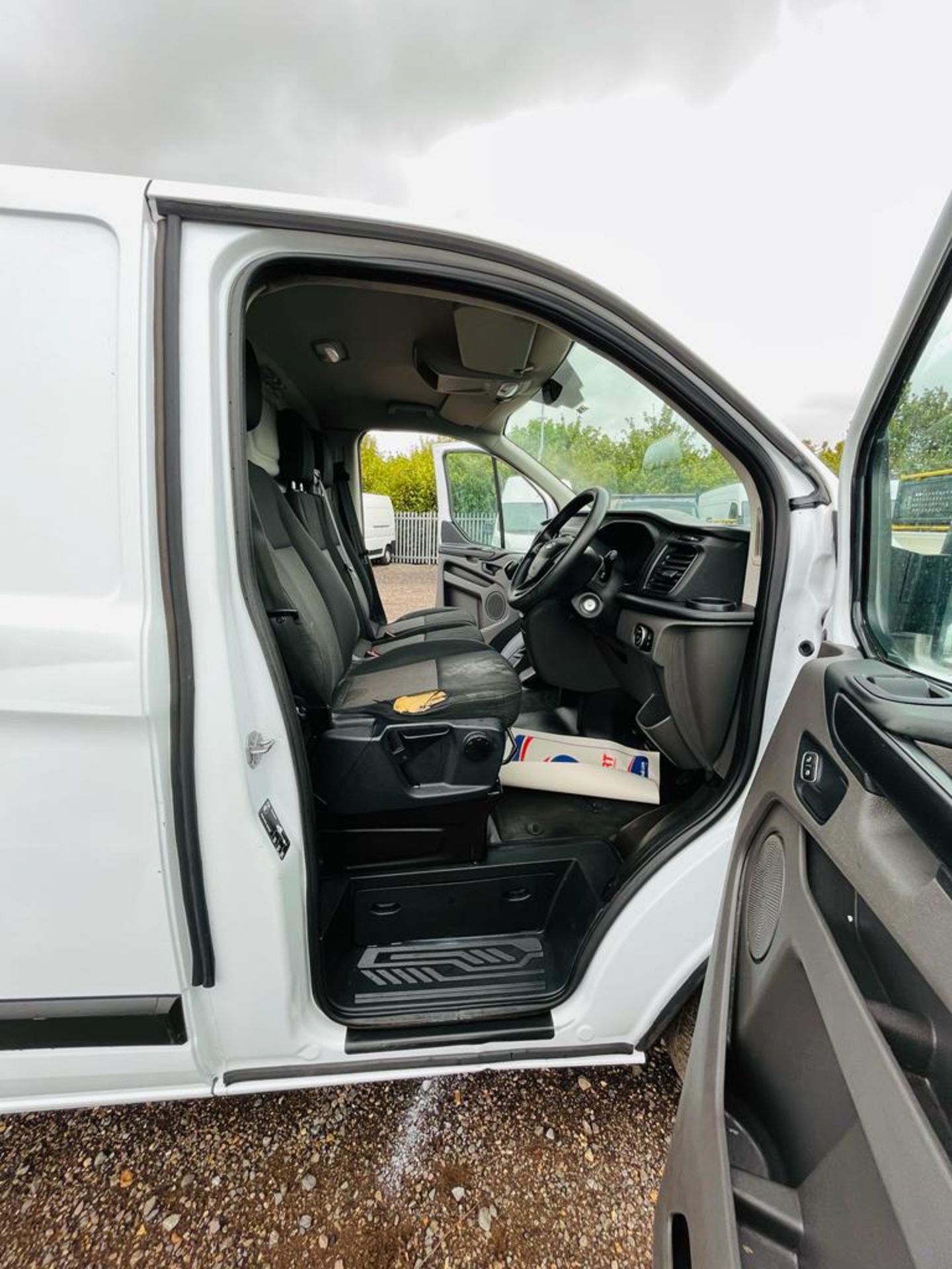 Ford Transit Custom 280 Base 2.0 EcoBlue L2 H1 Fridge / Freezer 2019 '19 Reg' ULEZ Compliant - Image 14 of 25