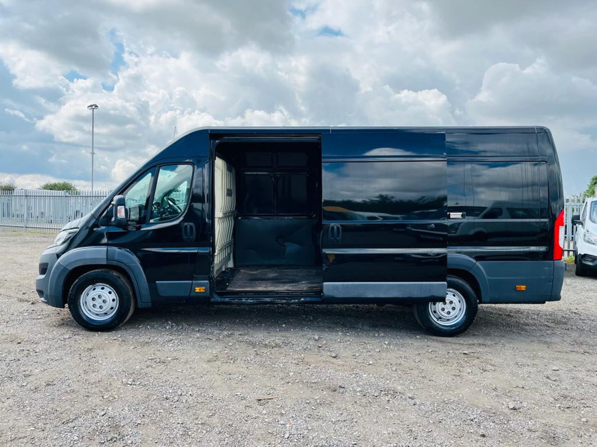 ** ON SALE ** Peugeot Boxer Professional 435 2.2 HDI L4 H2 2016 '16 Reg' Sat Nav - A/C- No Vat - Image 5 of 25