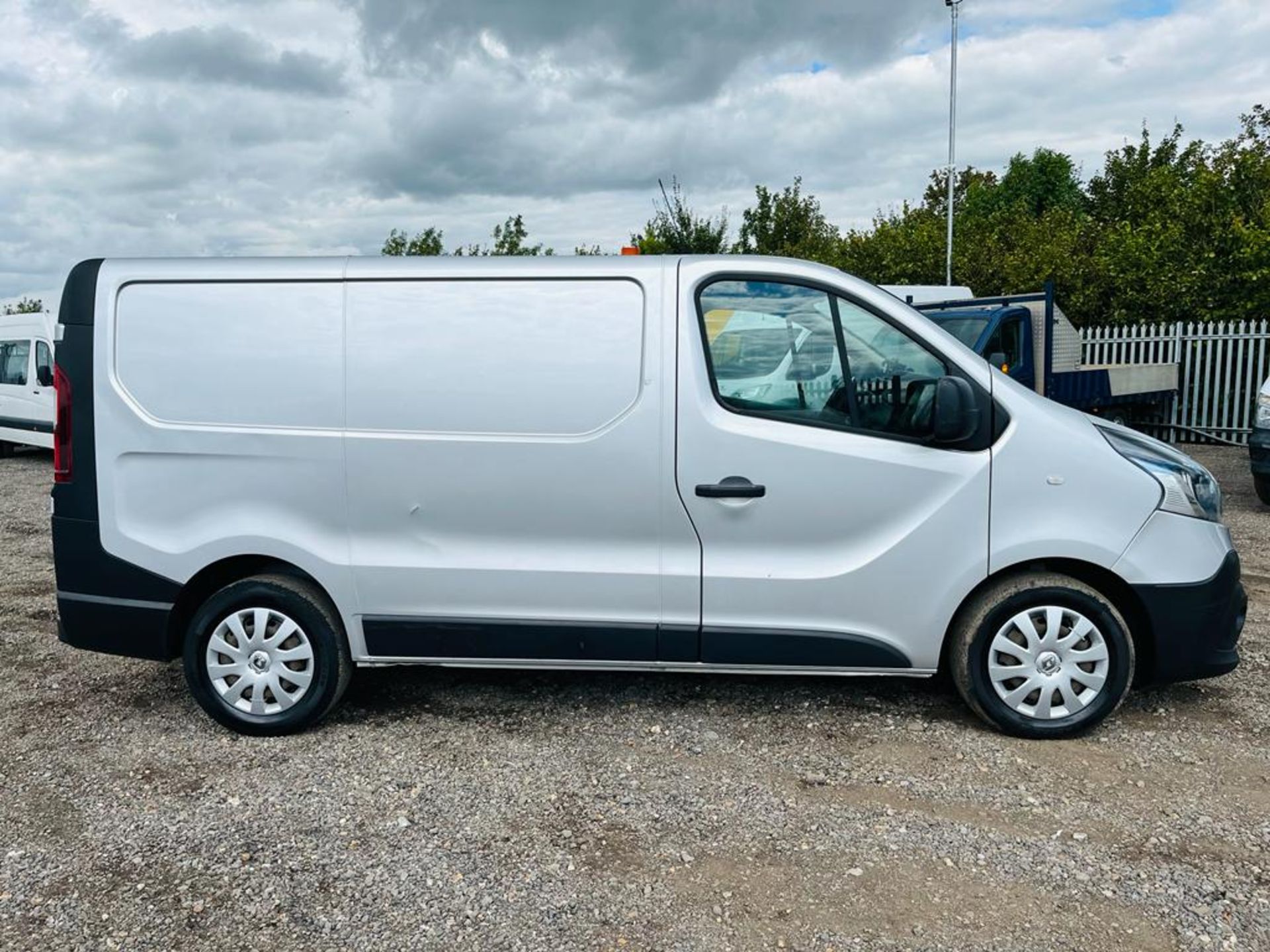 ** ON SALE ** Renault Trafic SL27 Business 1.6 DCI L1 H1 2015 '15 Reg' Panel Van - Image 11 of 24