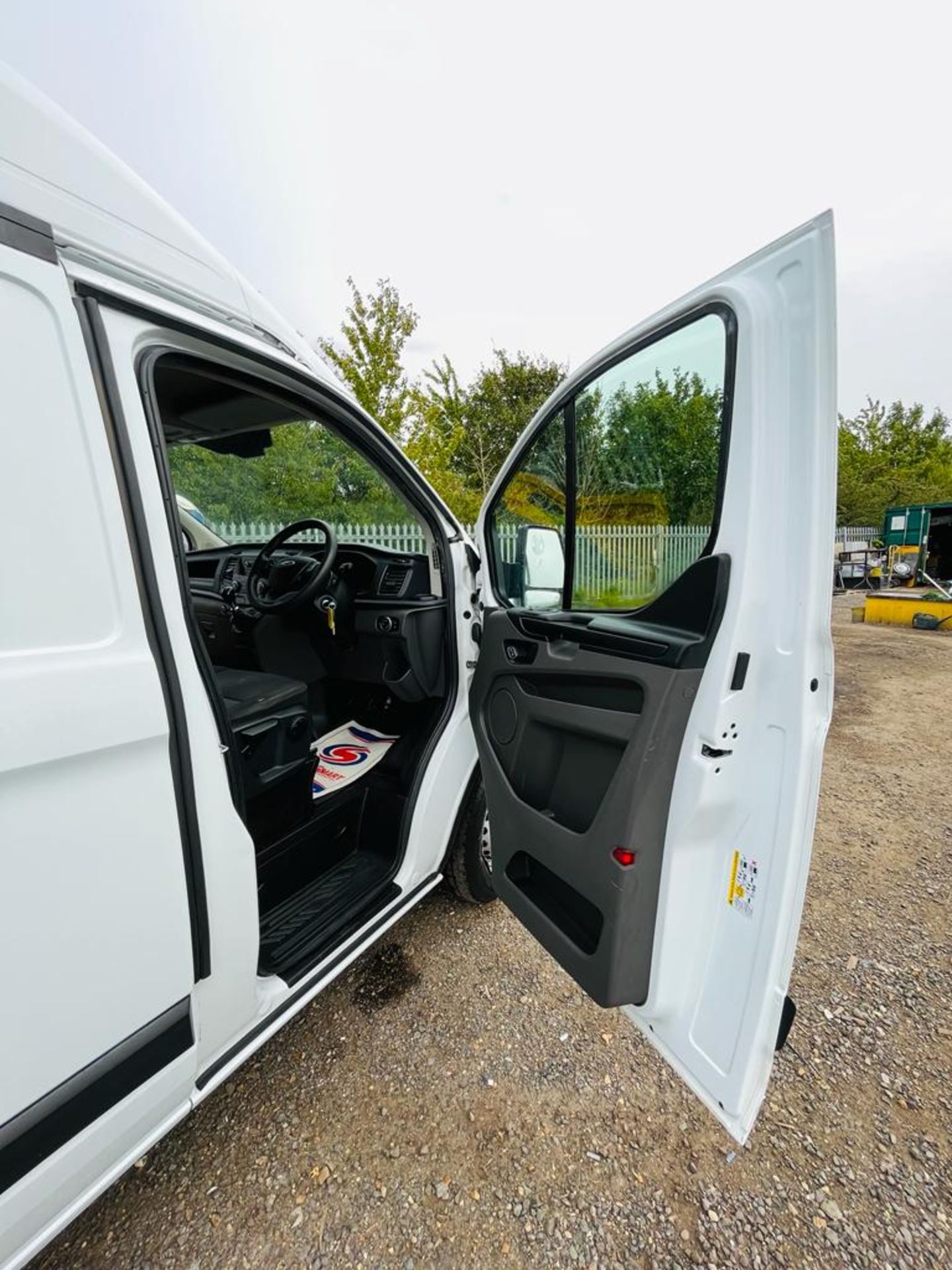 ** ON SALE ** Ford Transit Custom Base 2.0 EcoBlue L2 H2 2018 '68 Reg' - ULEZ Compliant - Image 11 of 23