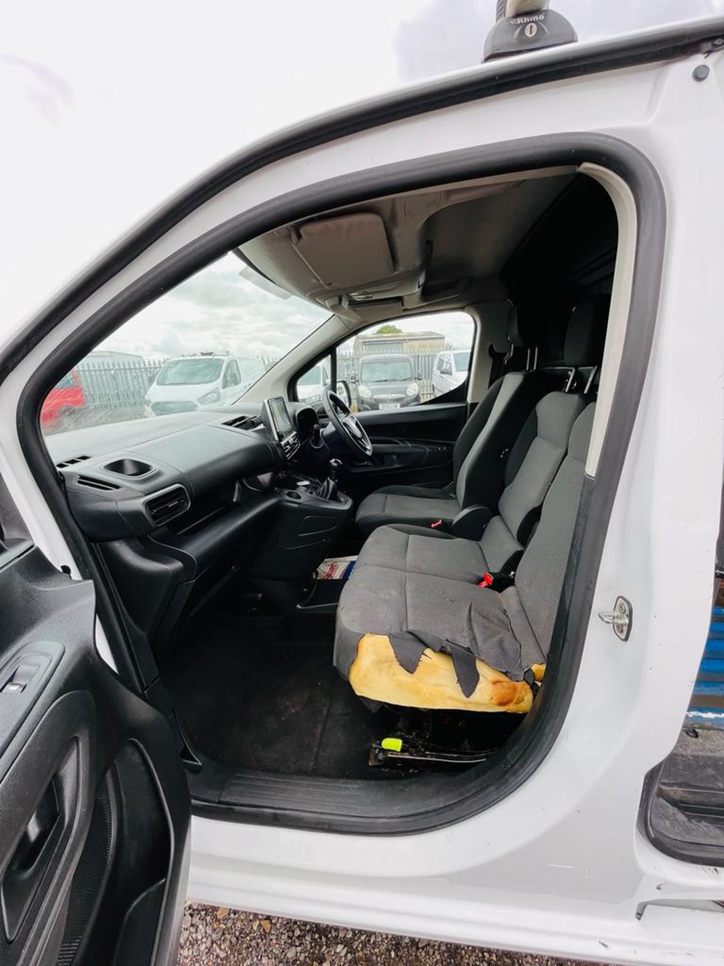 ** ON SALE **Vauxhall Combo Cargo L1 H1 1.6 Turbo D 100 2000 Edition 2020 '69 Reg' Sat Nav - Image 20 of 24