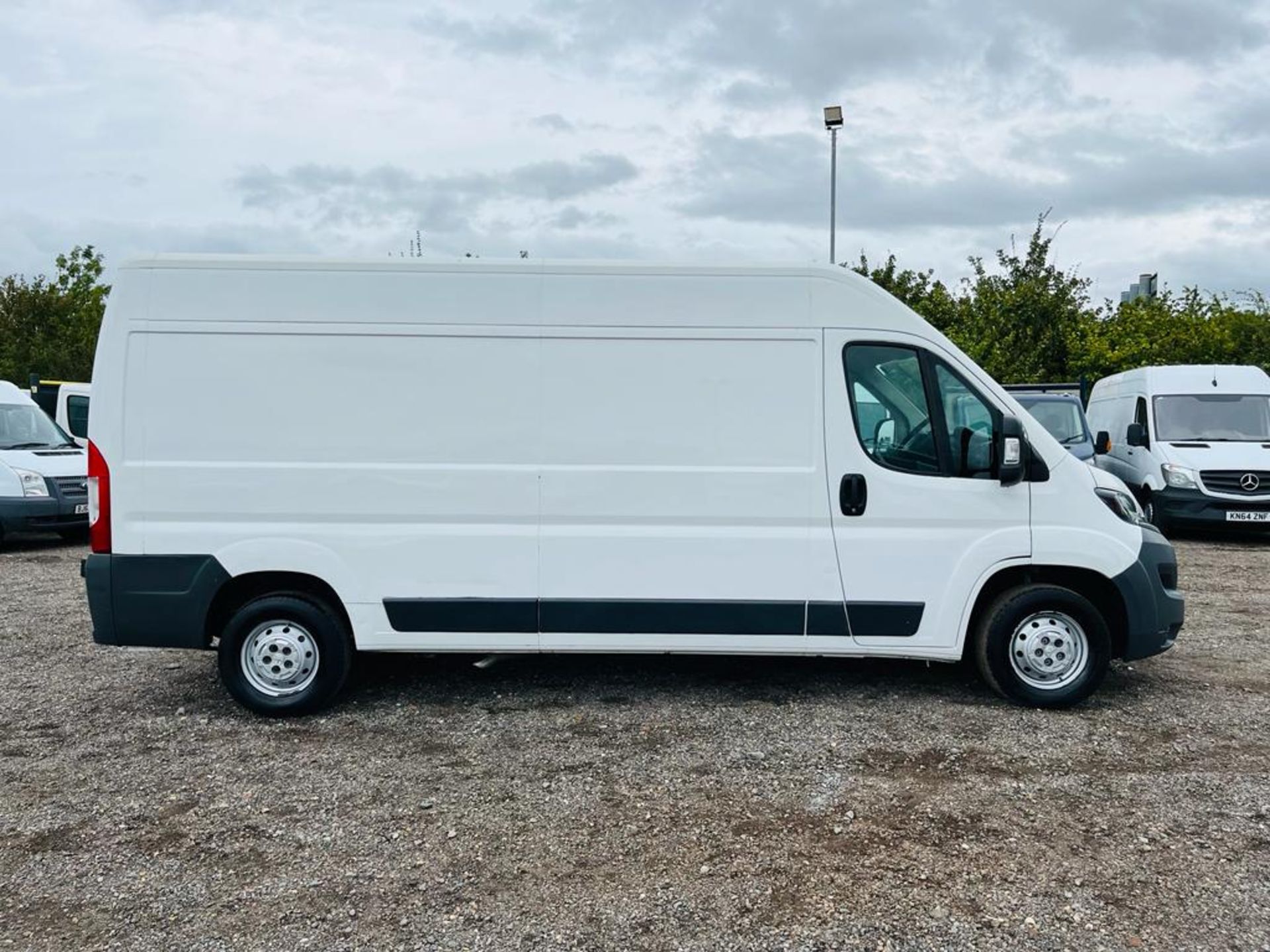 Peugeot Boxer Professional 2.0 BlueHDI L3 H2 2018 '18 Reg' - Sat Nav - ULEZ Compliant - 65037 Miles - Image 12 of 25