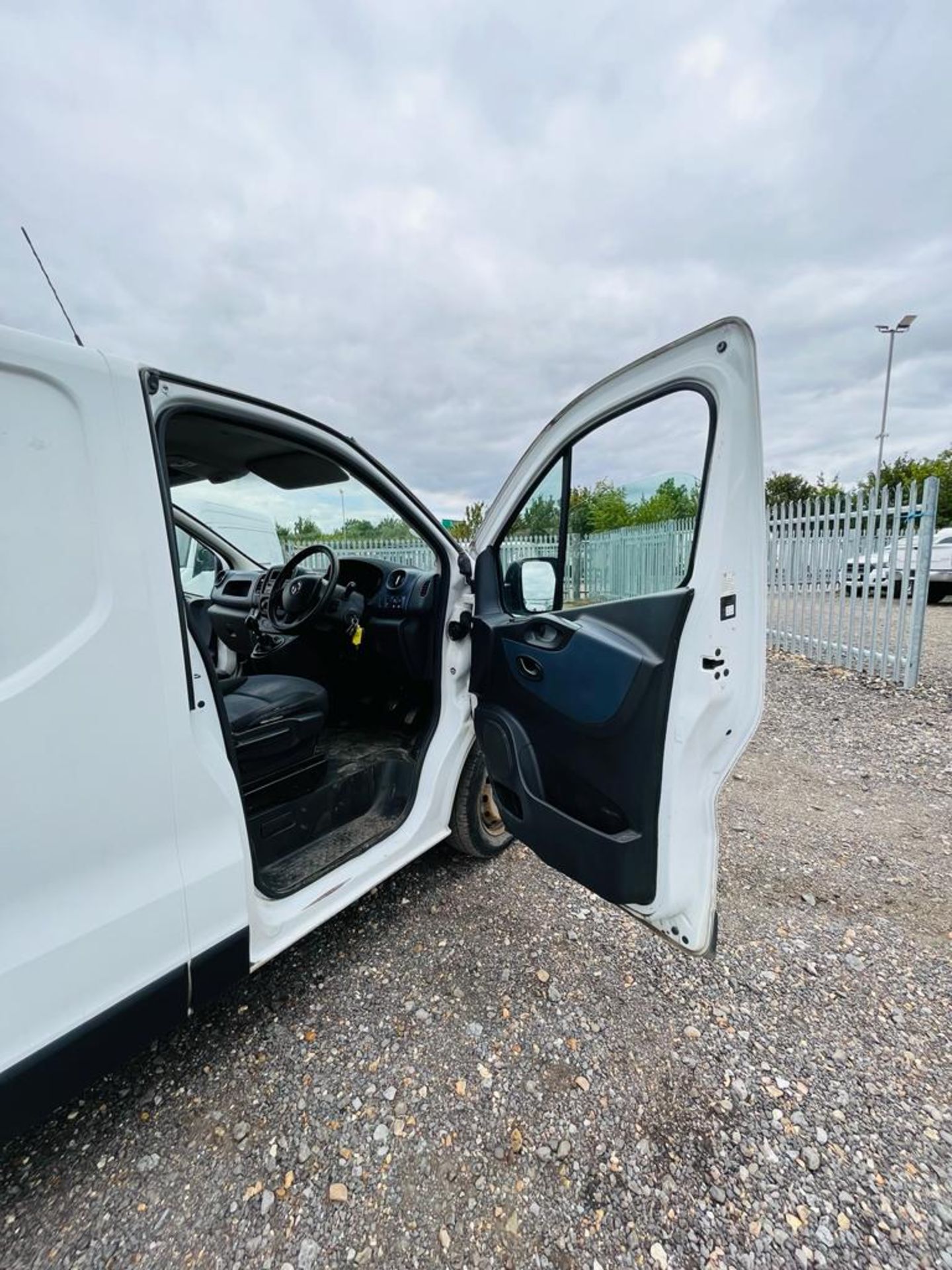 ** ON SALE ** Vauxhall Vivaro 1.6 CDTI 115 L2 H1 2900 2015 '15 Reg' Panel Van - No Vat - Image 12 of 24