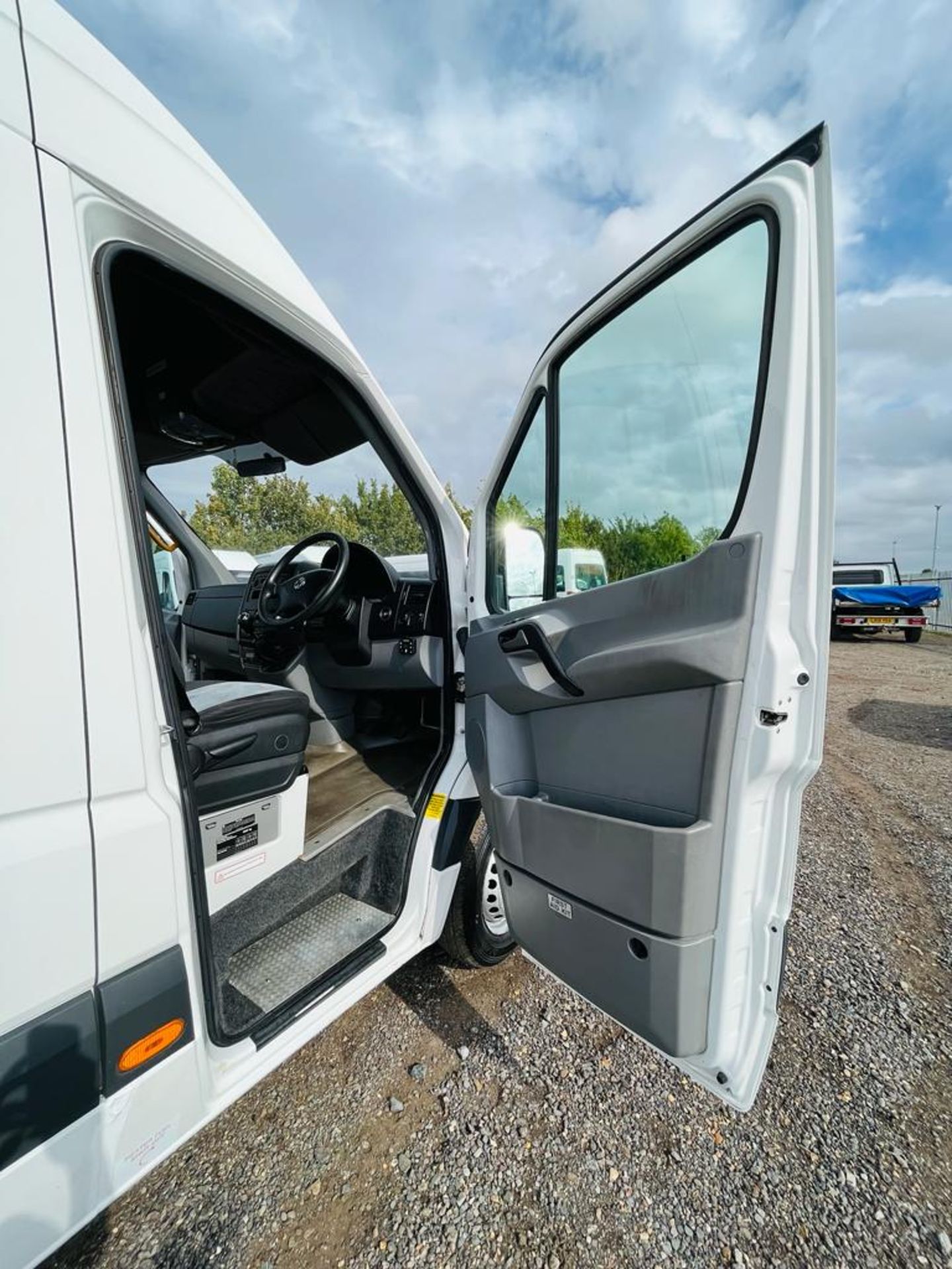 **ON SALE ** Volkswagen Crafter 50 2.0 TDI 163 L3 H3 2013 '62 Reg' Minibus - 18 Seater - Image 12 of 25