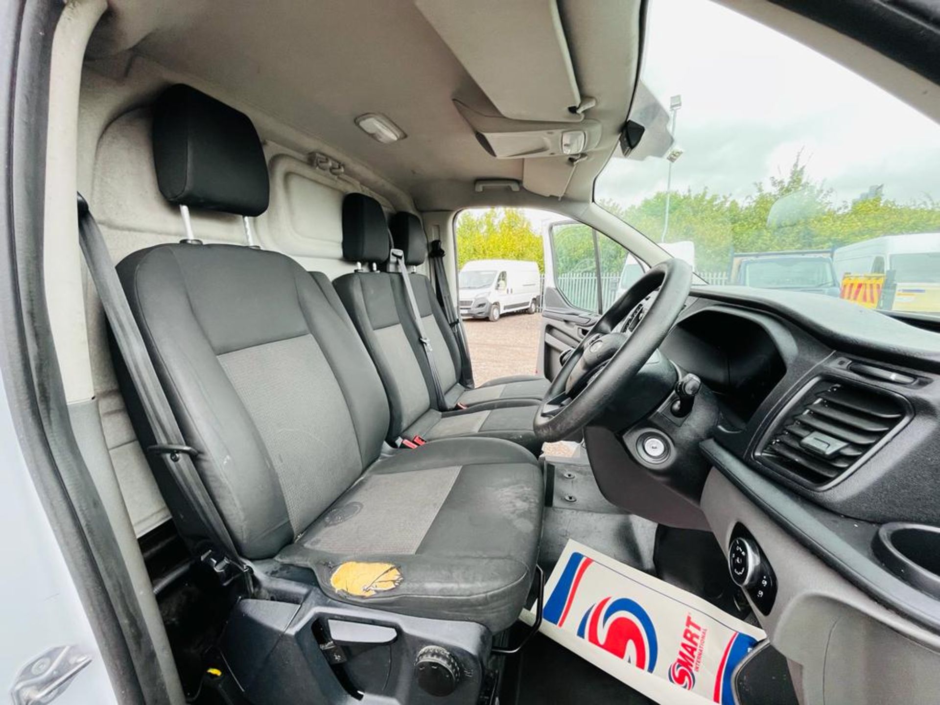 Ford Transit Custom 280 Base 2.0 EcoBlue L2 H1 Fridge / Freezer 2019 '19 Reg' ULEZ Compliant - Image 15 of 25