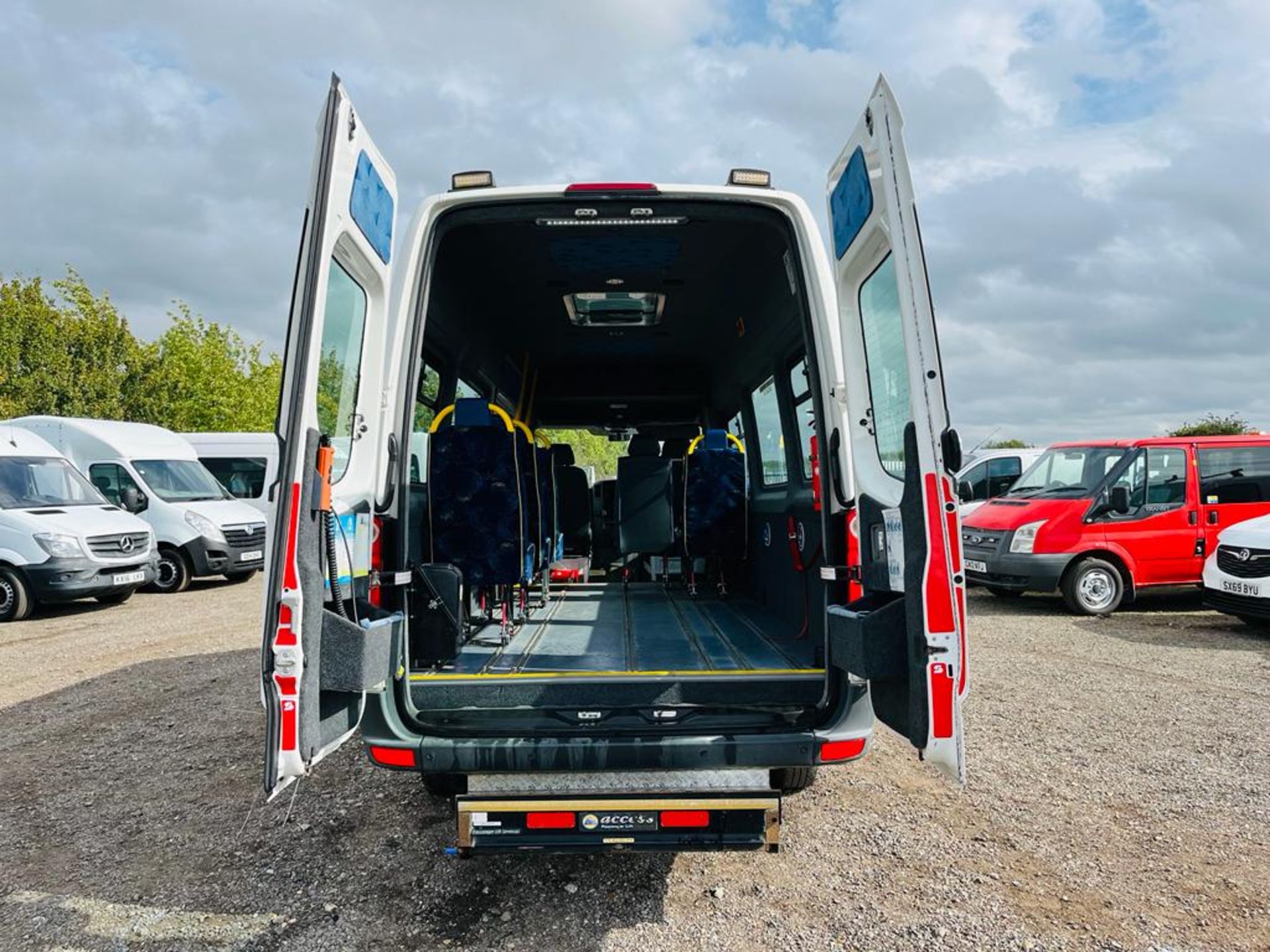 **ON SALE ** Volkswagen Crafter 50 2.0 TDI 163 L3 H3 2013 '62 Reg' Minibus - 18 Seater - Image 9 of 25