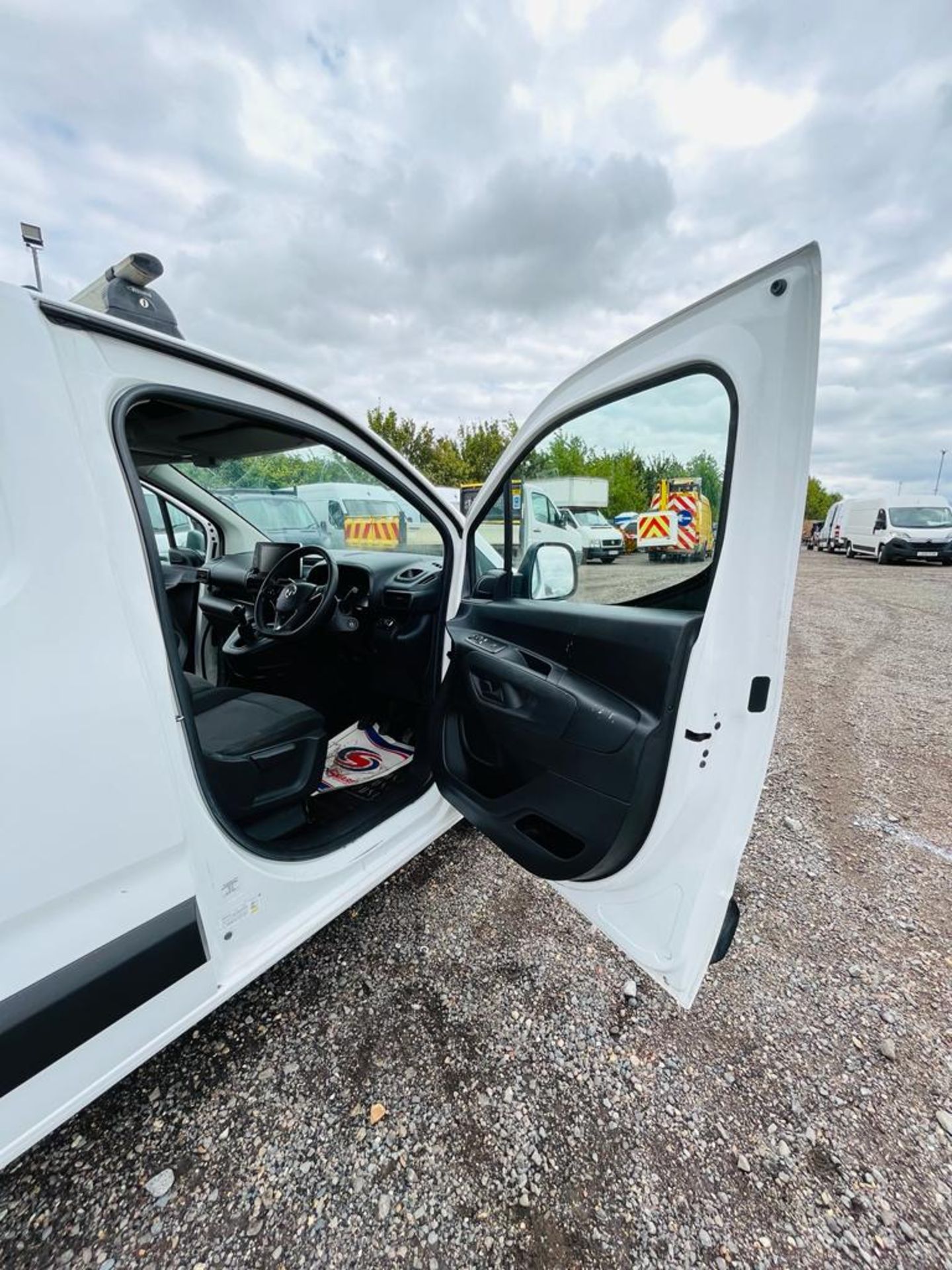 ** ON SALE **Vauxhall Combo Cargo L1 H1 1.6 Turbo D 100 2000 Edition 2020 '69 Reg' Sat Nav - Image 13 of 24