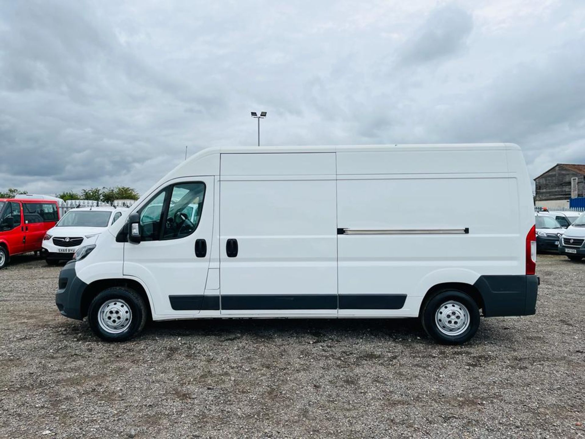 Peugeot Boxer Professional 2.0 BlueHDI L3 H2 2018 '18 Reg' - Sat Nav - ULEZ Compliant - 65037 Miles - Image 4 of 25