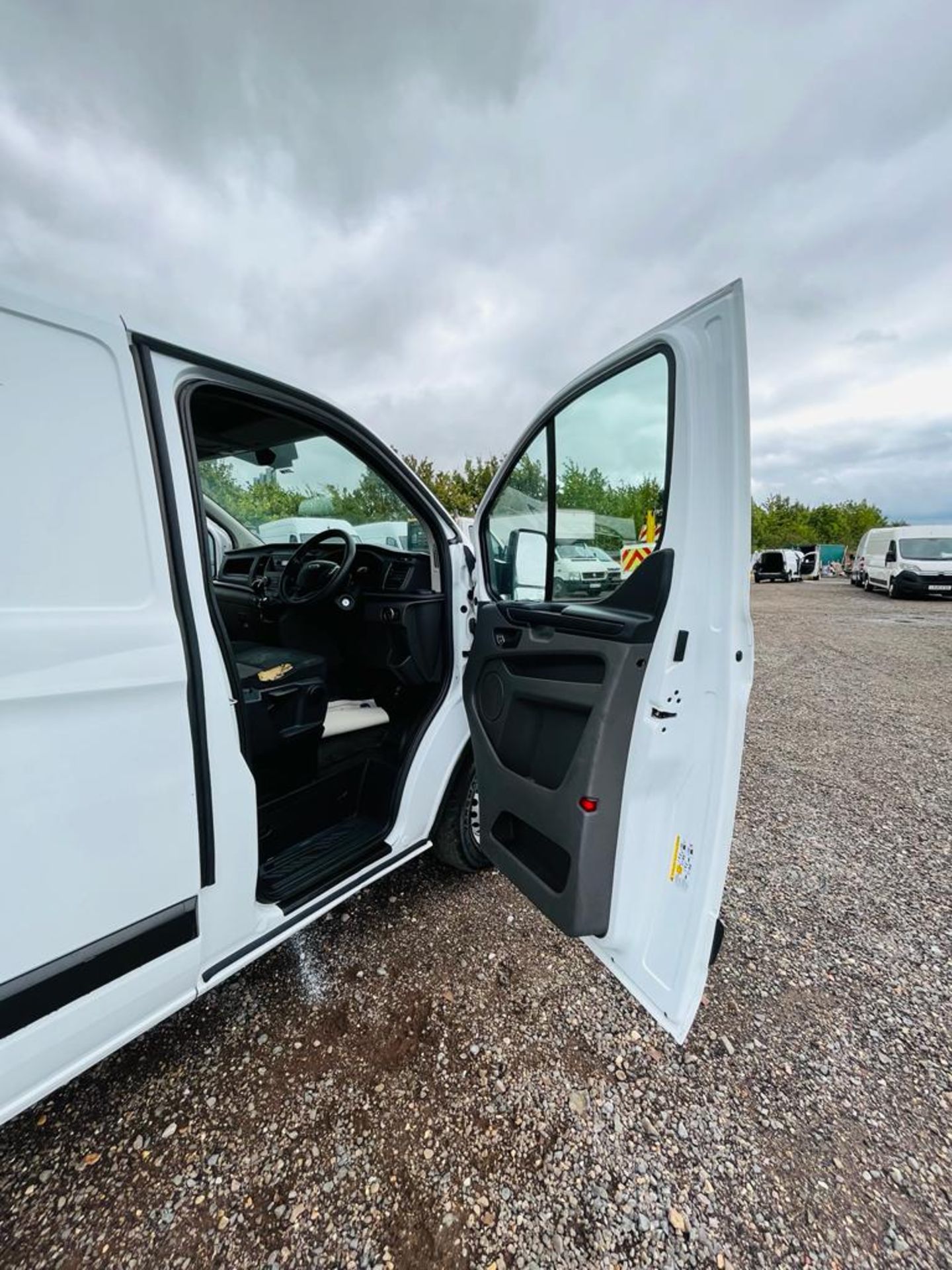 Ford Transit Custom 280 Base 2.0 EcoBlue L2 H1 Fridge / Freezer 2019 '19 Reg' ULEZ Compliant - Image 13 of 25