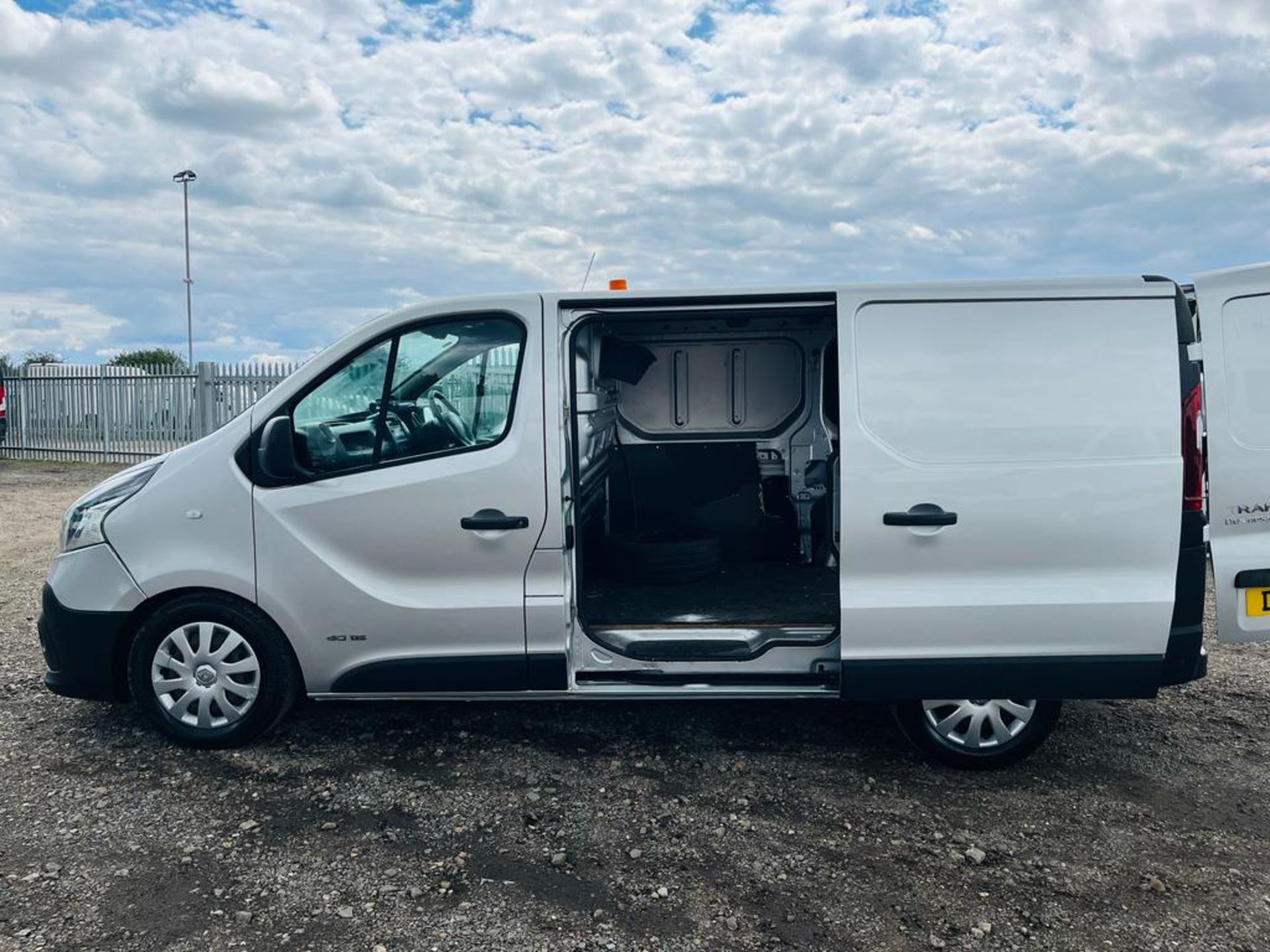 ** ON SALE ** Renault Trafic SL27 Business 1.6 DCI L1 H1 2015 '15 Reg' Panel Van - Image 5 of 24