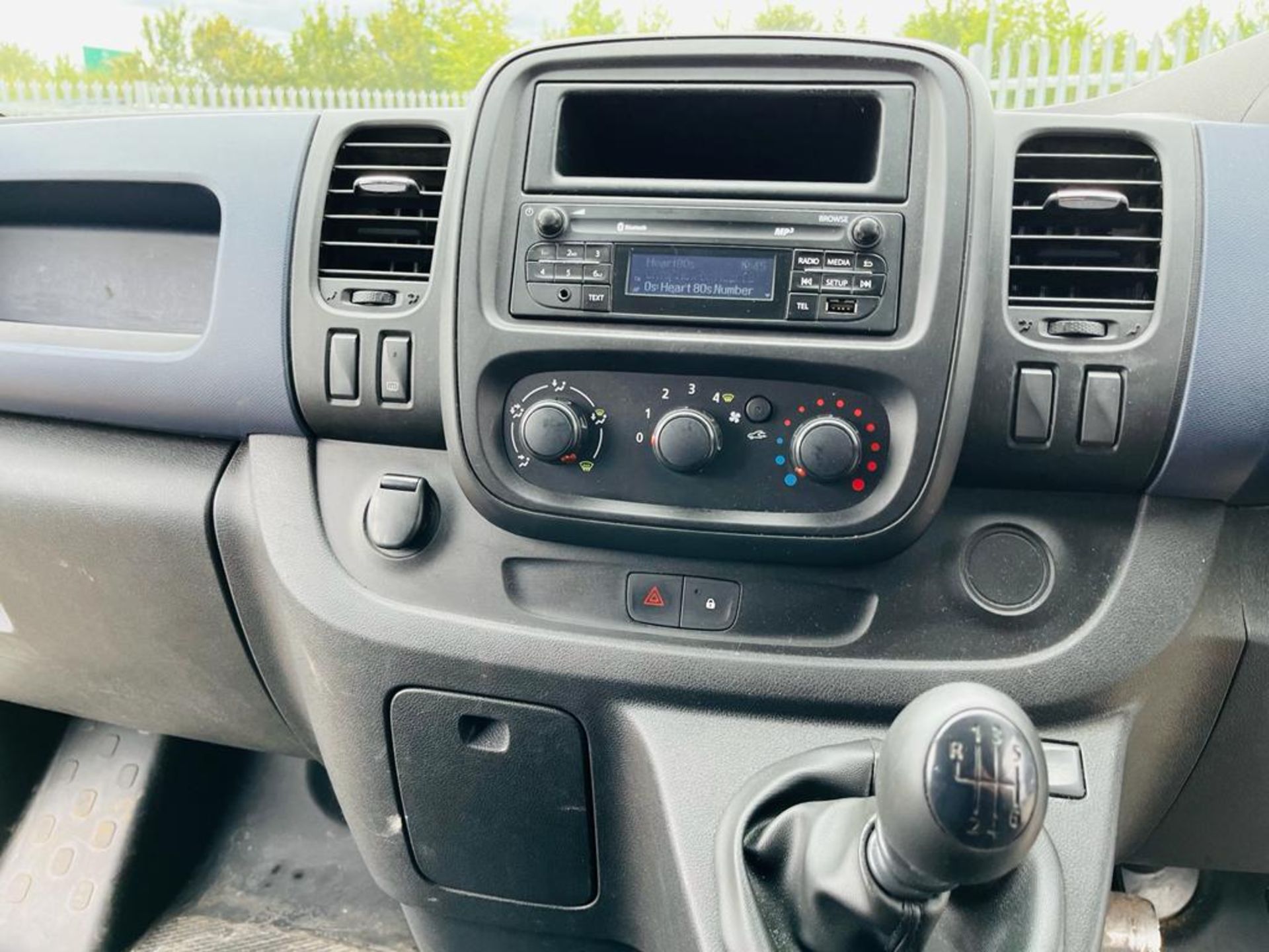 ** ON SALE ** Vauxhall Vivaro 1.6 CDTI 115 L2 H1 2900 2015 '15 Reg' Panel Van - No Vat - Image 18 of 24