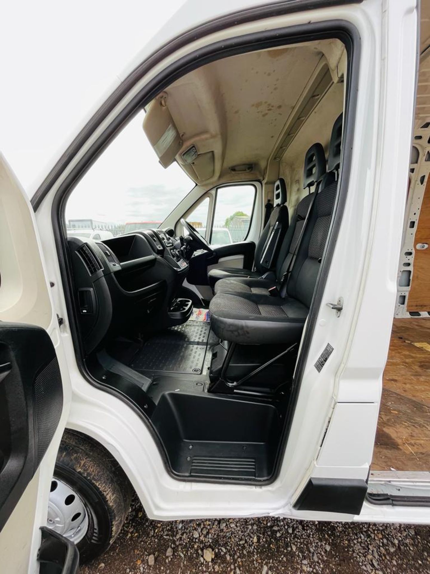 ** ON SALE ** Peugeot Boxer 2.0 Blue HDI Professional 335 L3 H2 2018 '18 Reg' Sat Nav - A/C - Image 19 of 22