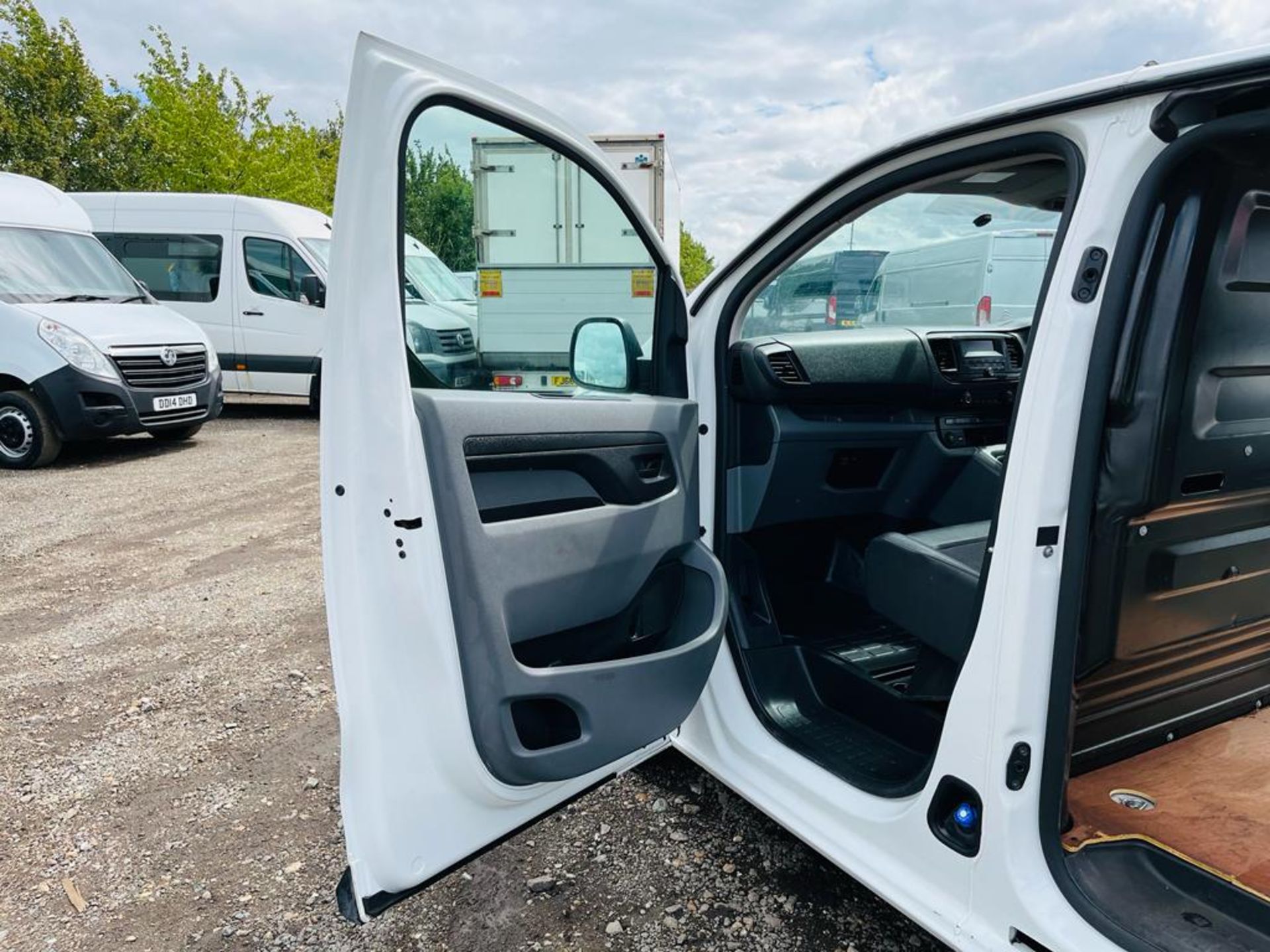 ** ON SALE ** Citroen Dispatch 1.6 BlueHDI 95 L1 H1 2019 '19 Reg' Cruise Control - ULEZ Compliant - Image 23 of 28