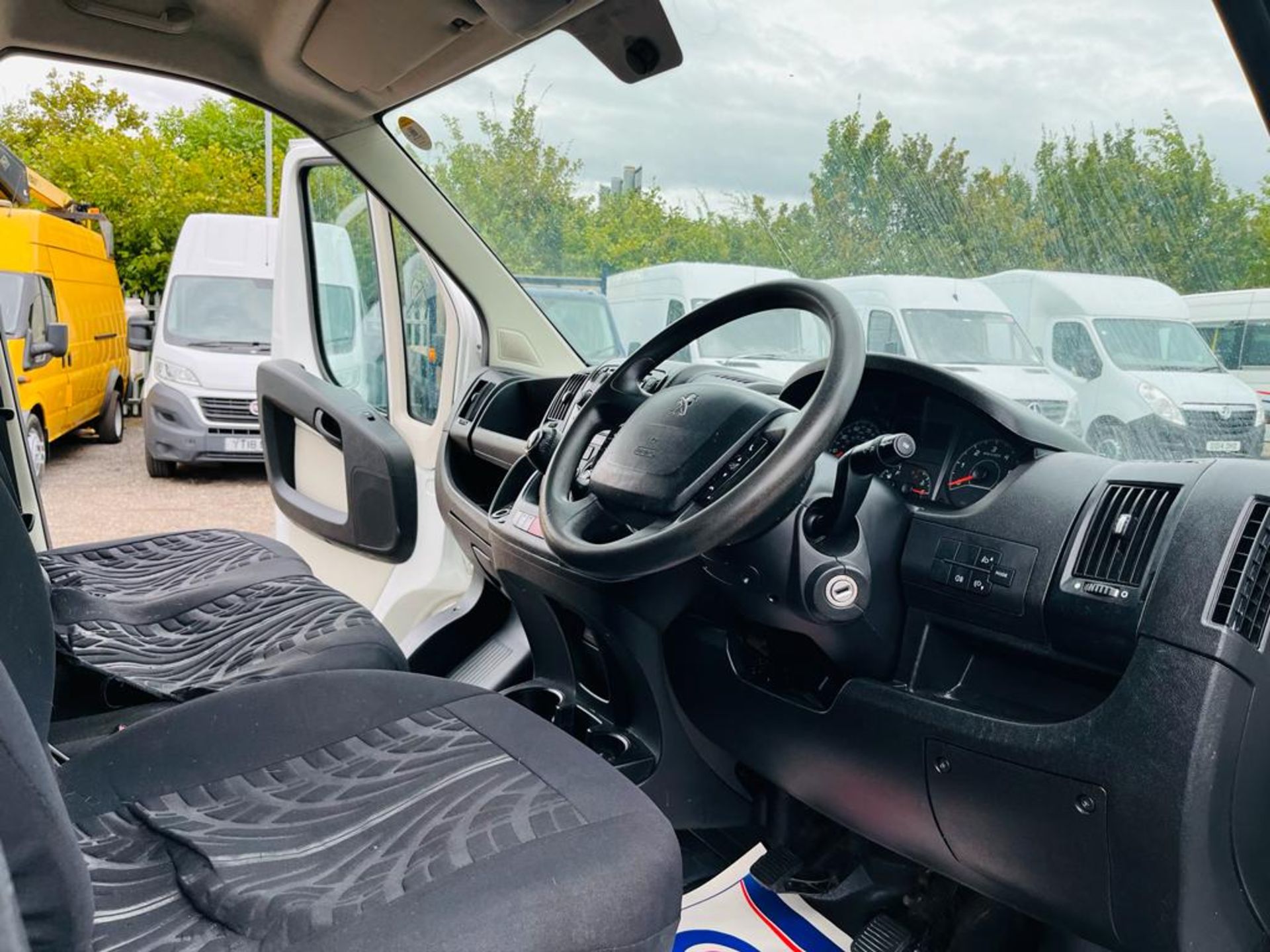 Peugeot Boxer Professional 2.0 BlueHDI L3 H2 2018 '18 Reg' - Sat Nav - ULEZ Compliant - 65037 Miles - Image 16 of 25