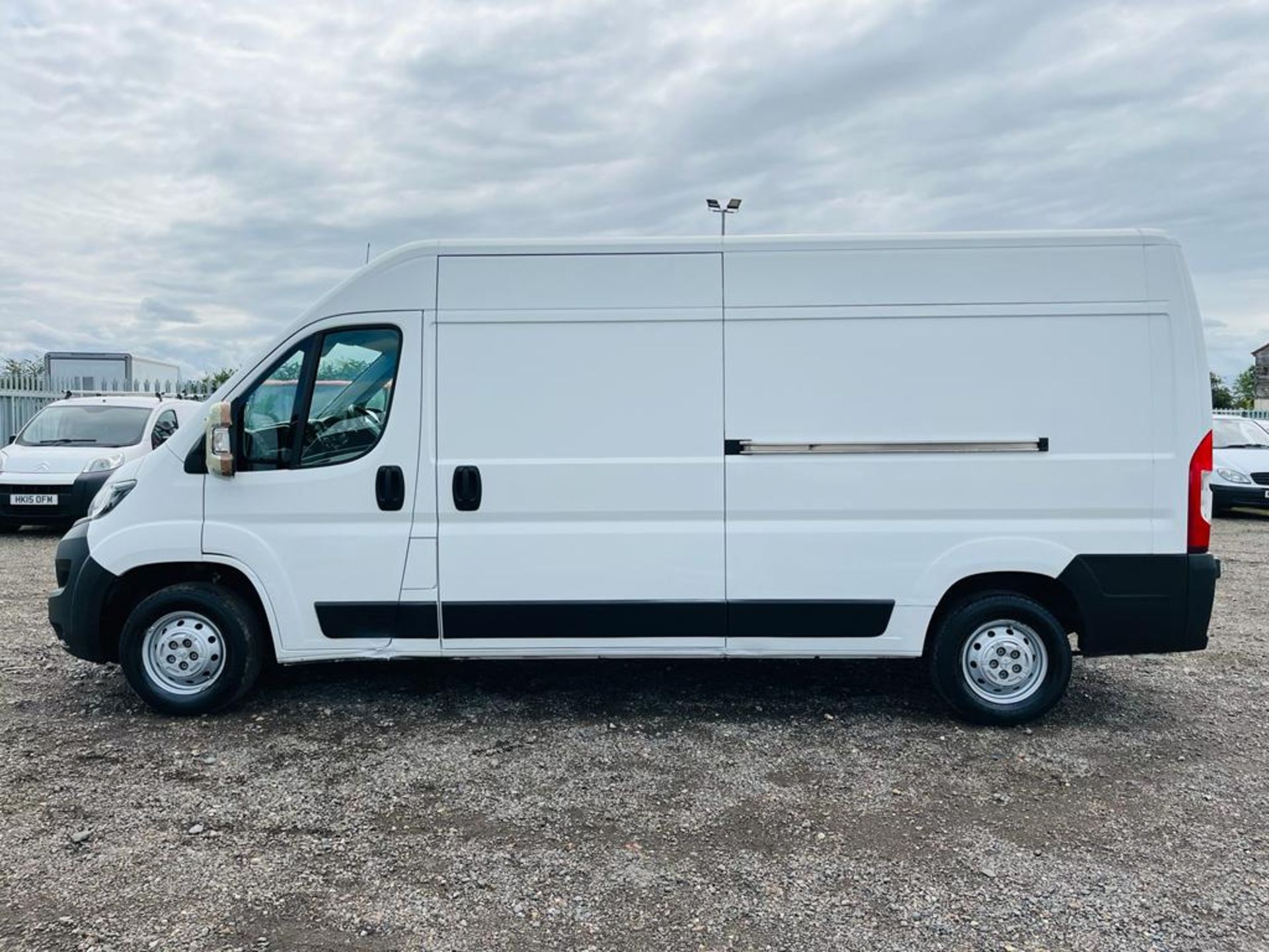 ** ON SALE ** Peugeot Boxer 2.0 Blue HDI Professional 335 L3 H2 2018 '18 Reg' Sat Nav - A/C - Image 4 of 22