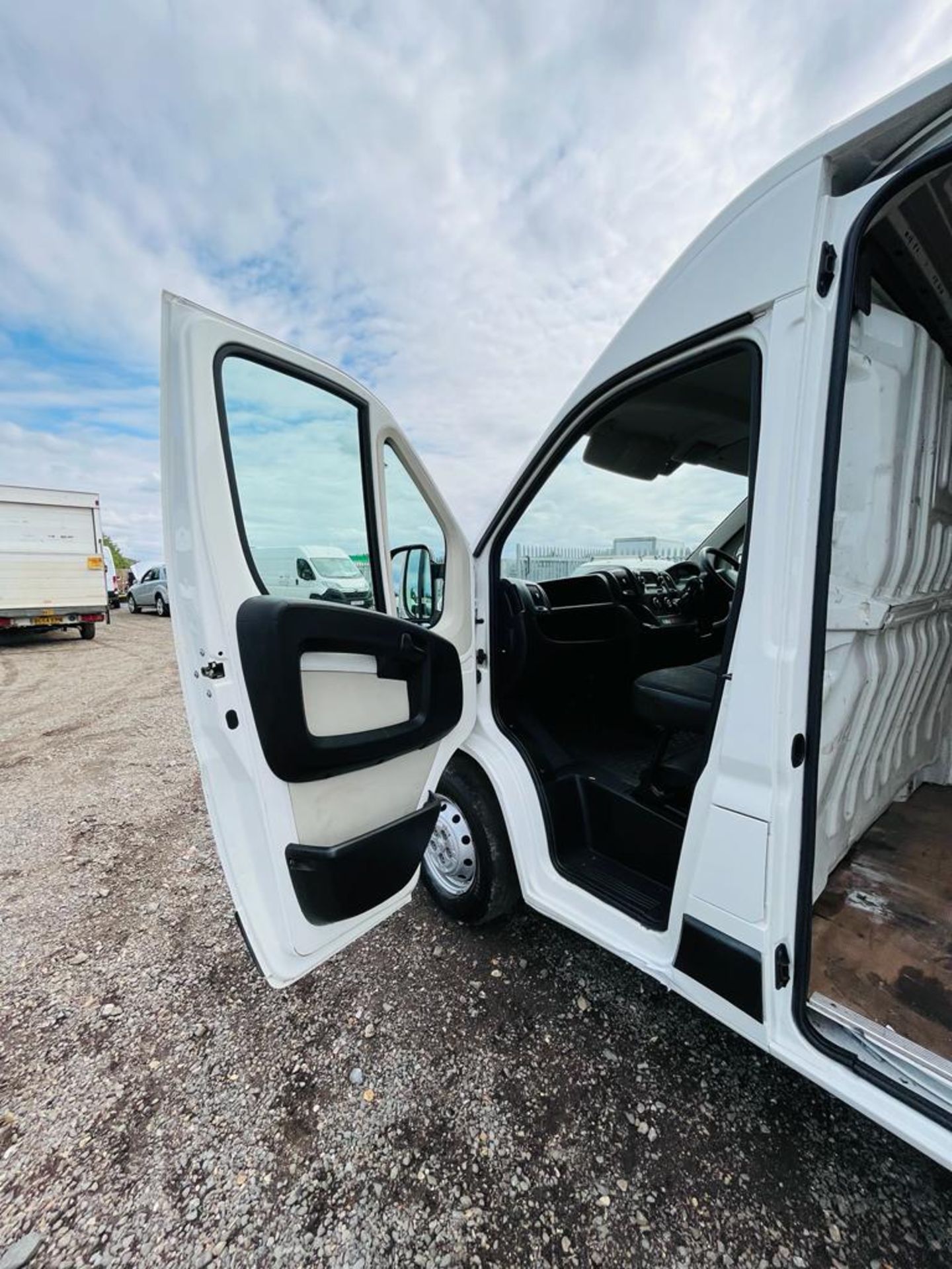 ** ON SALE ** Peugeot Boxer 2.0 Blue HDI Professional 335 L3 H2 2018 '18 Reg' Sat Nav - A/C - Image 18 of 22