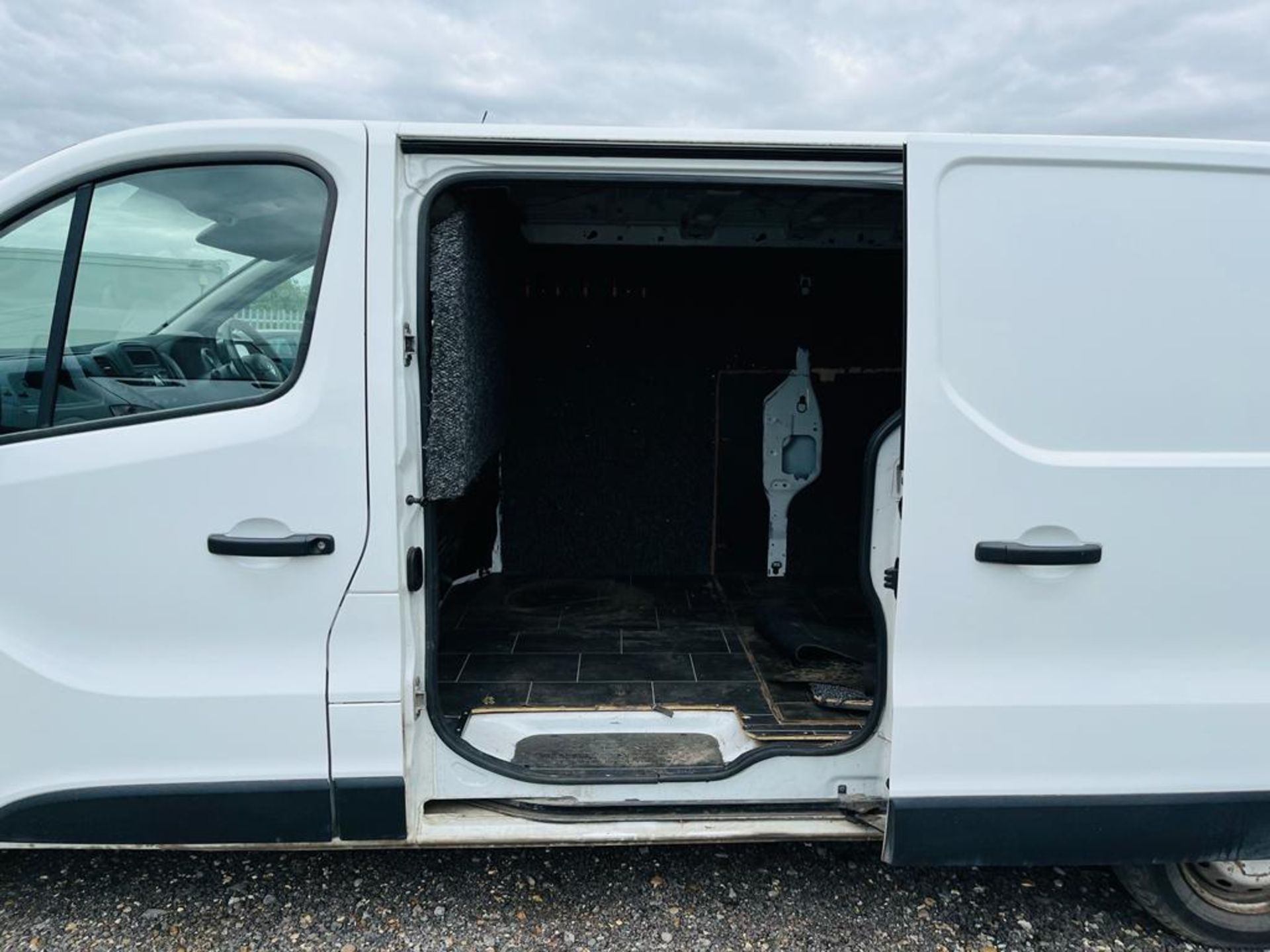 ** ON SALE ** Vauxhall Vivaro 1.6 CDTI 115 L2 H1 2900 2015 '15 Reg' Panel Van - No Vat - Image 6 of 24