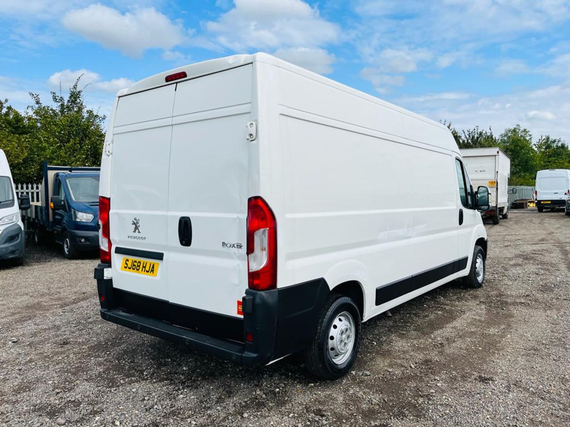 ** ON SALE ** Peugeot Boxer 2.0 Blue HDI Professional 335 L3 H2 2018 '18 Reg' Sat Nav - A/C - Image 9 of 22