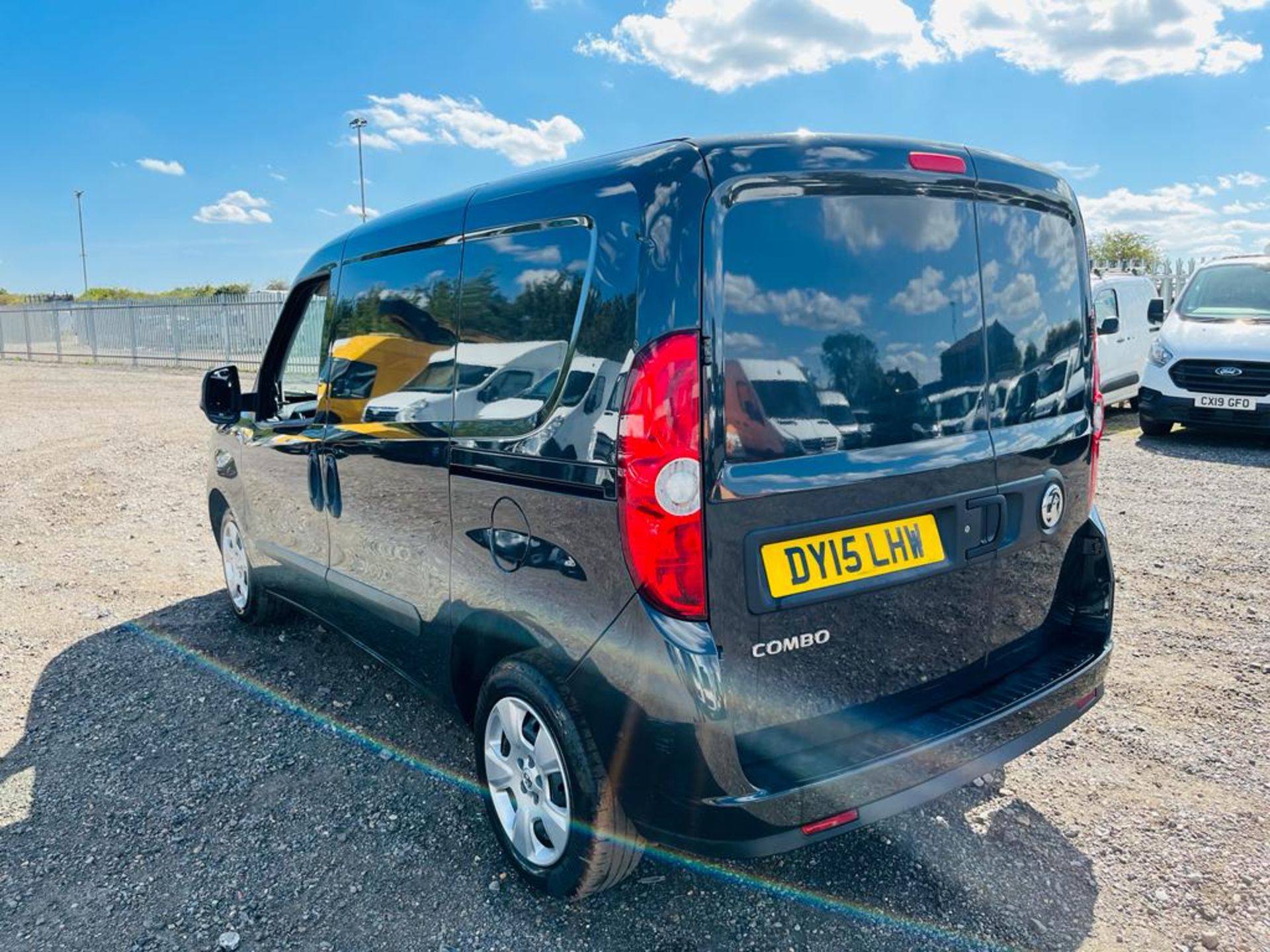 ** ON SALE ** Vauxhall Combo 1.3 CDTI Sportive 2000 L1 H1 2015 '15 Reg' A/C - No Vat - Image 8 of 25