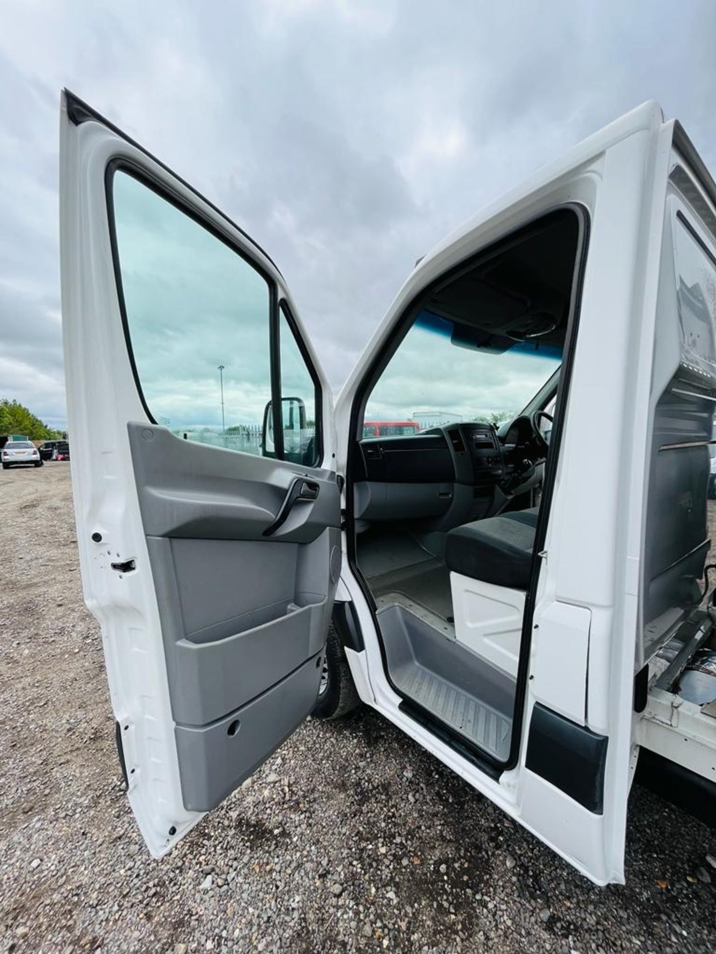 ** ON SALE ** Volkswagen Crafter 2.0 TDI Startline 136 Alloy Tipper L2 2014 '63 Reg' - Image 25 of 29