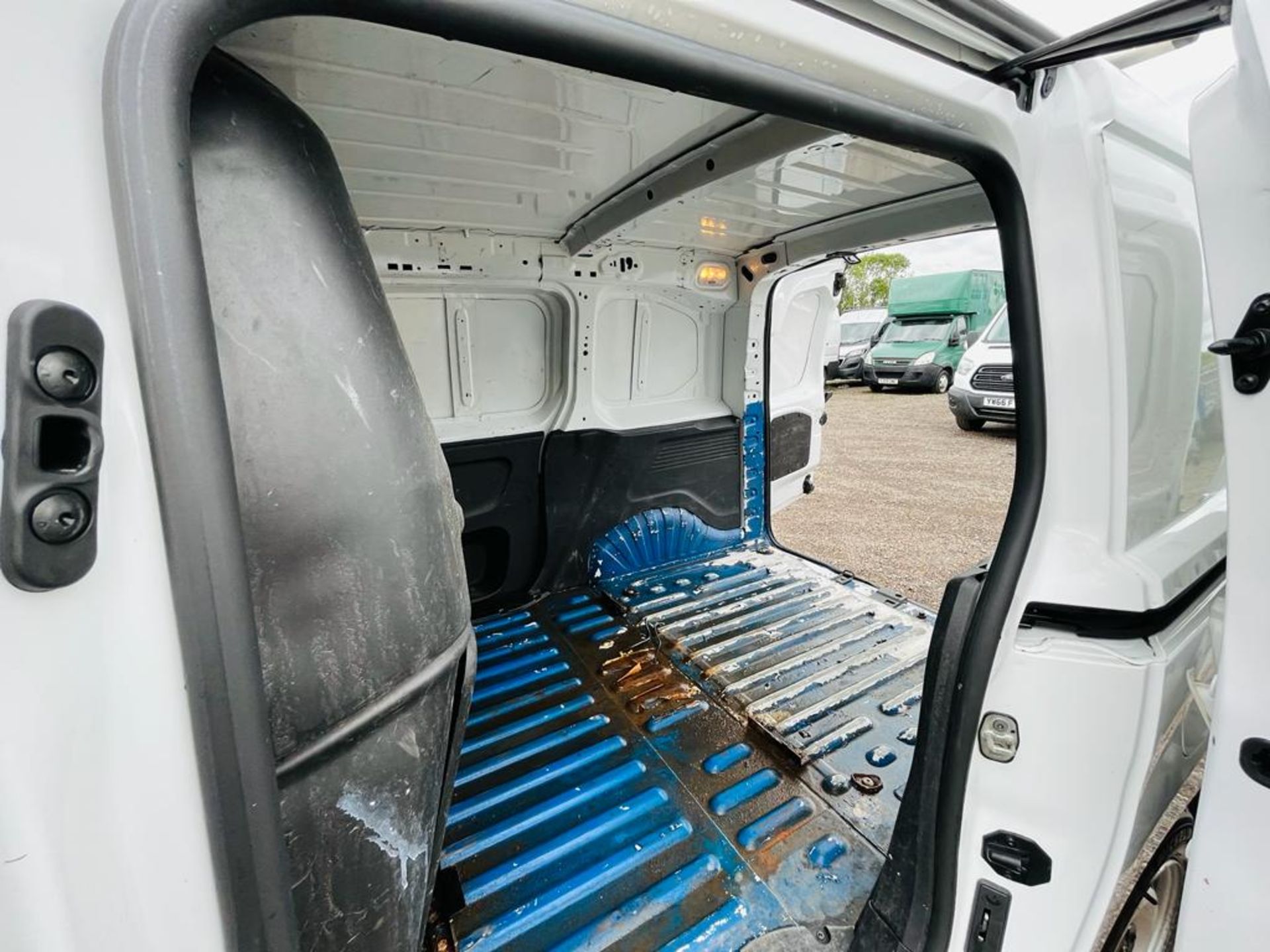 ** ON SALE **Vauxhall Combo Cargo L1 H1 1.6 Turbo D 100 2000 Edition 2020 '69 Reg' Sat Nav - Image 7 of 24