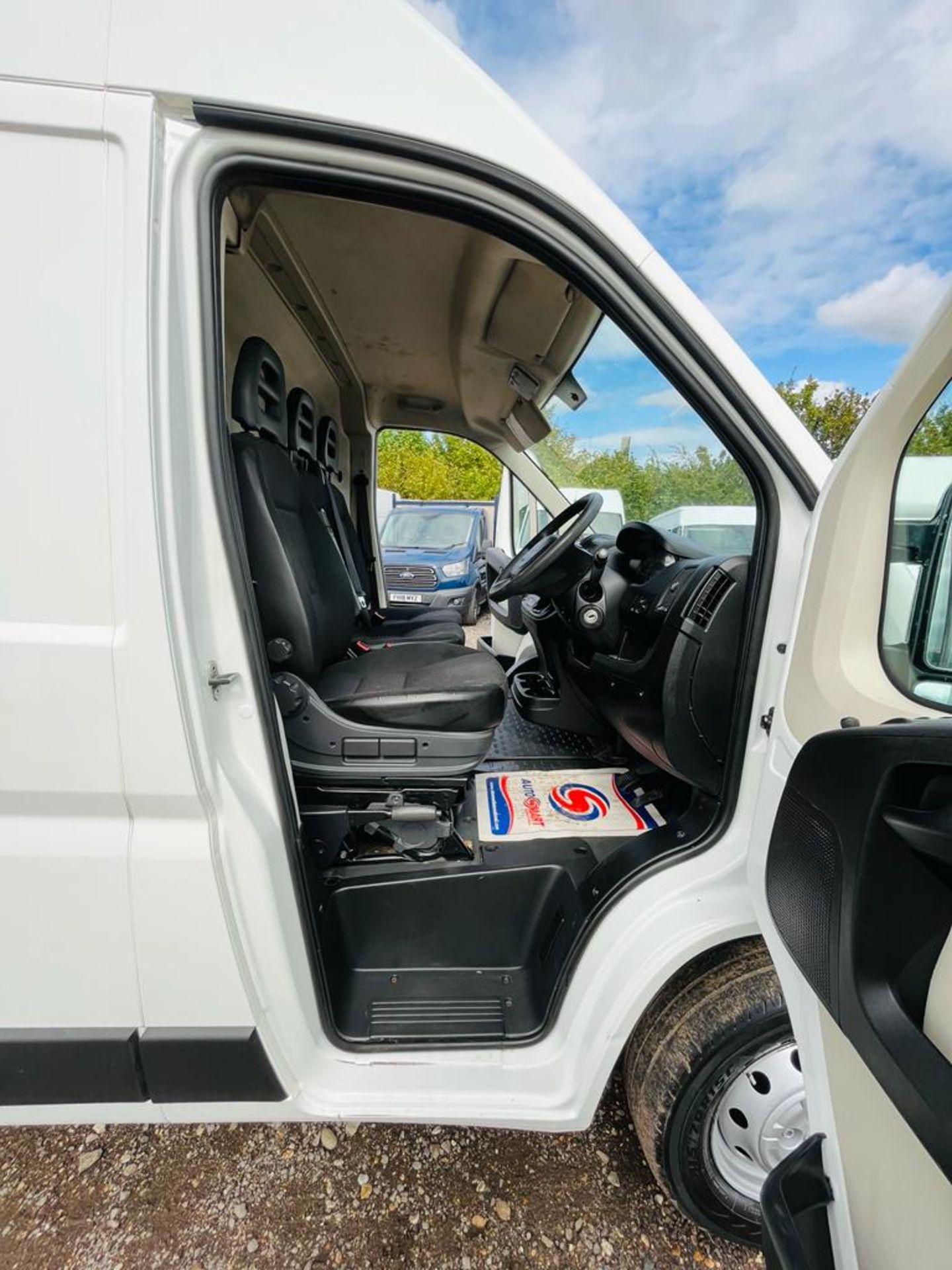 ** ON SALE ** Peugeot Boxer 2.0 Blue HDI Professional 335 L3 H2 2018 '18 Reg' Sat Nav - A/C - Image 12 of 22