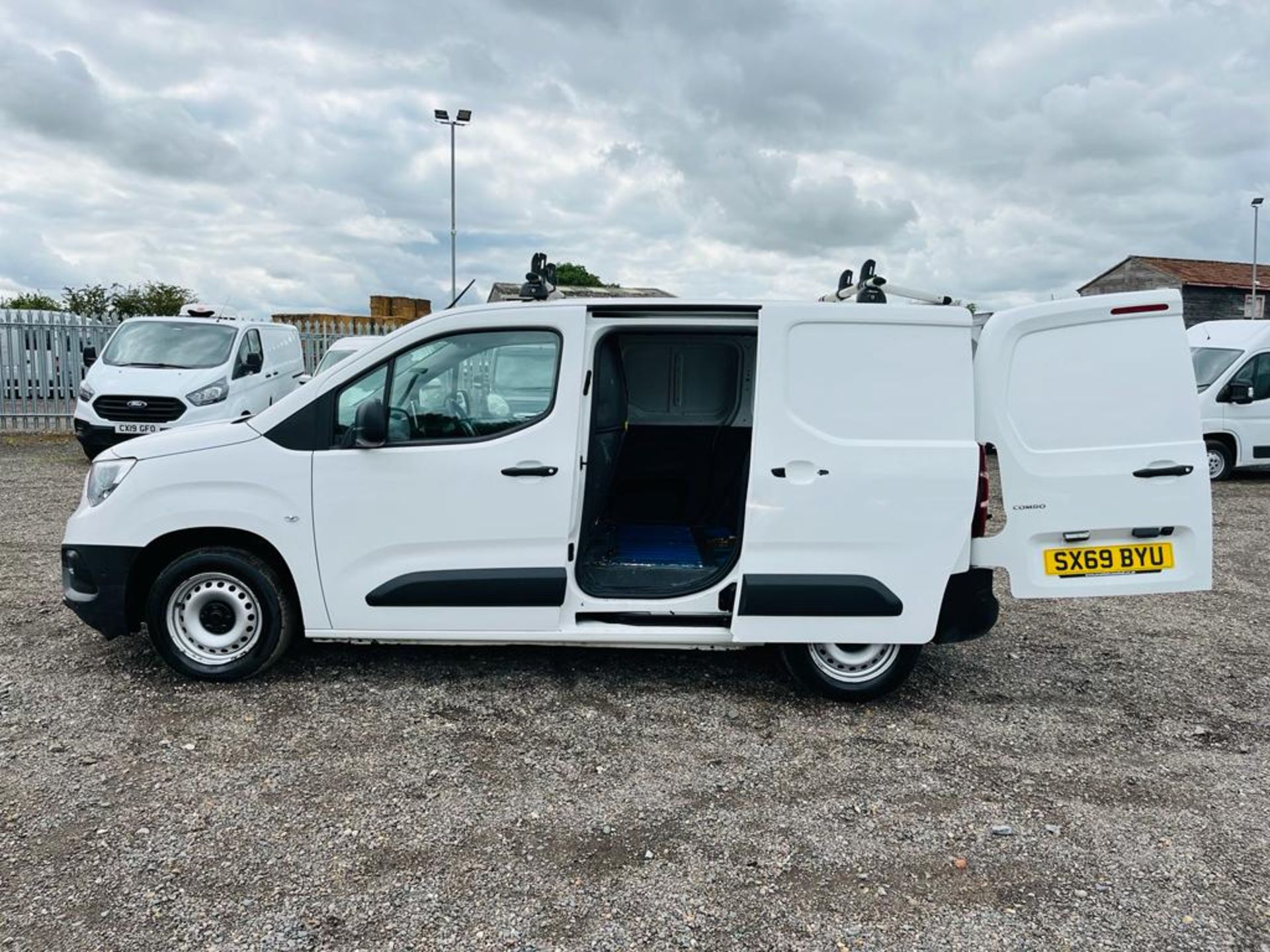 ** ON SALE **Vauxhall Combo Cargo L1 H1 1.6 Turbo D 100 2000 Edition 2020 '69 Reg' Sat Nav - Image 5 of 24