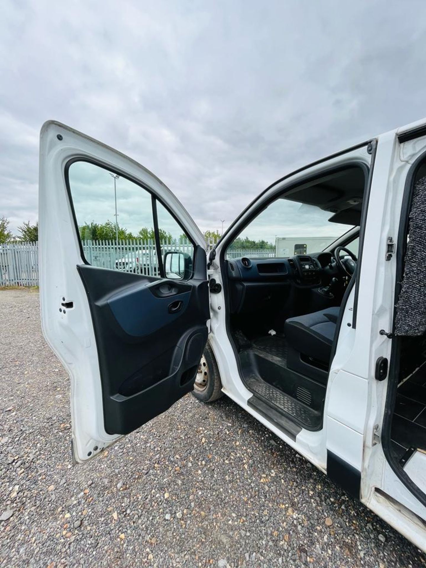 ** ON SALE ** Vauxhall Vivaro 1.6 CDTI 115 L2 H1 2900 2015 '15 Reg' Panel Van - No Vat - Image 19 of 24