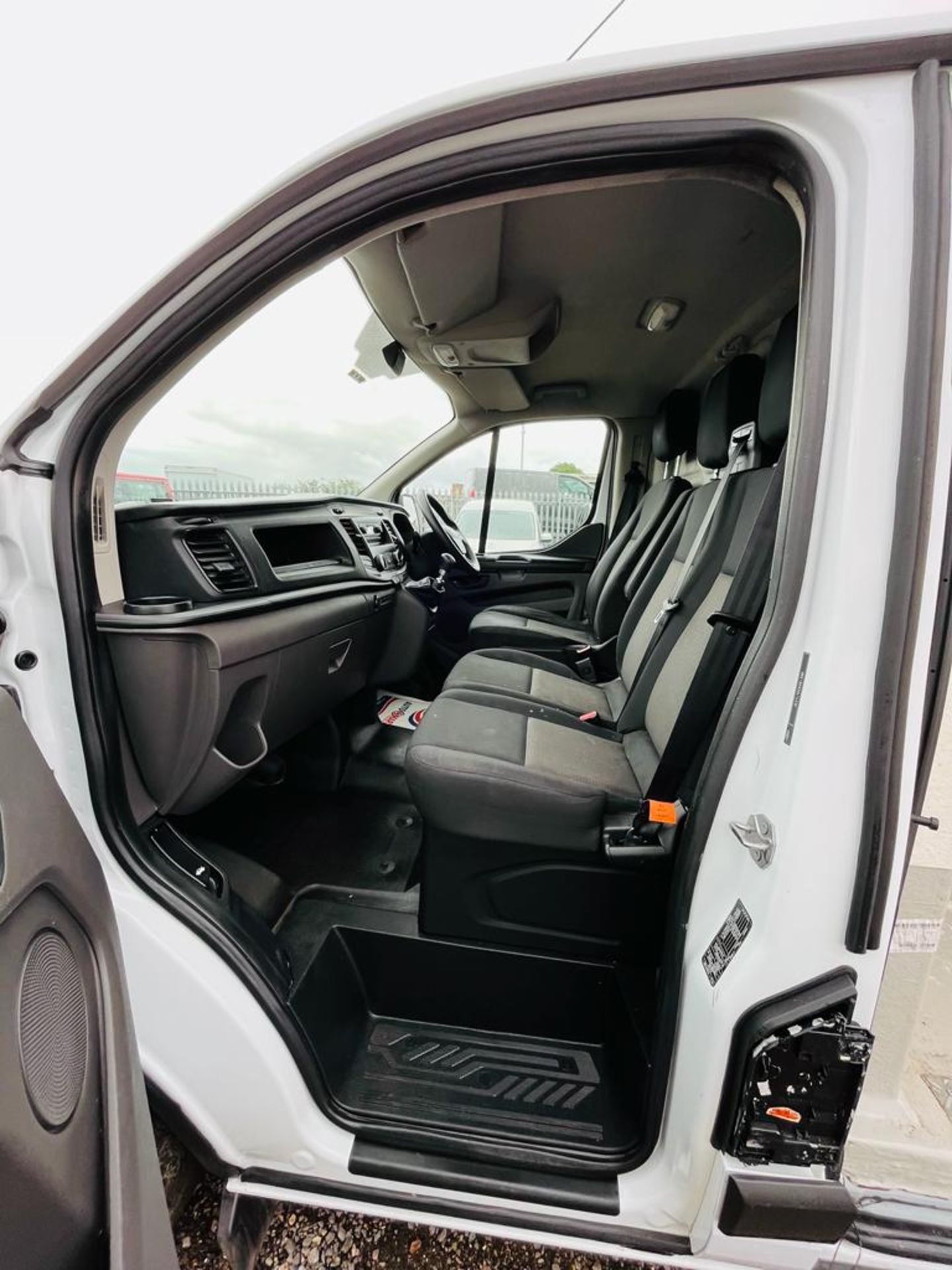 Ford Transit Custom 280 Base 2.0 EcoBlue L2 H1 Fridge / Freezer 2019 '19 Reg' ULEZ Compliant - Image 21 of 25