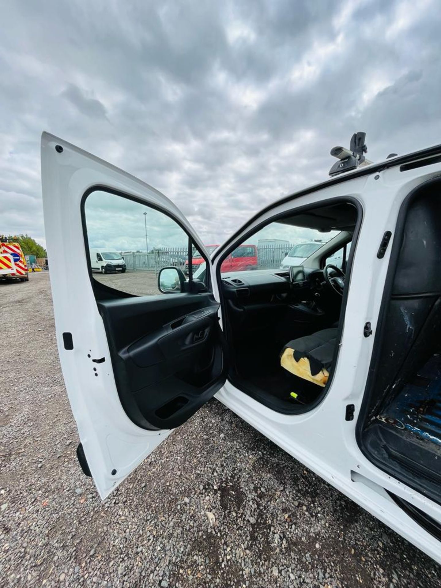 ** ON SALE **Vauxhall Combo Cargo L1 H1 1.6 Turbo D 100 2000 Edition 2020 '69 Reg' Sat Nav - Image 19 of 24