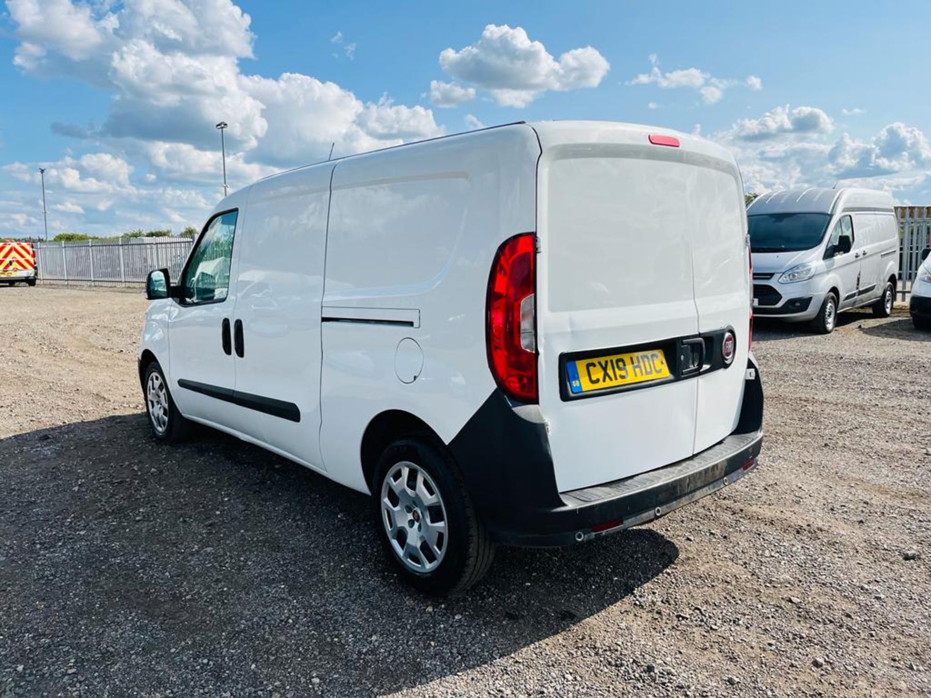 ** ON SALE ** Fiat Doblo Cargo 1.6 MultiJet Tecnico MAXI 2019 '19 Reg' Only 85,456 Miles - Image 6 of 24