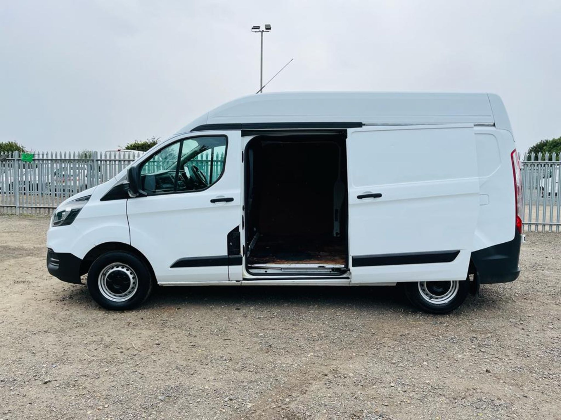 ** ON SALE ** Ford Transit Custom Base 2.0 EcoBlue L2 H2 2018 '68 Reg' - ULEZ Compliant - Image 5 of 23