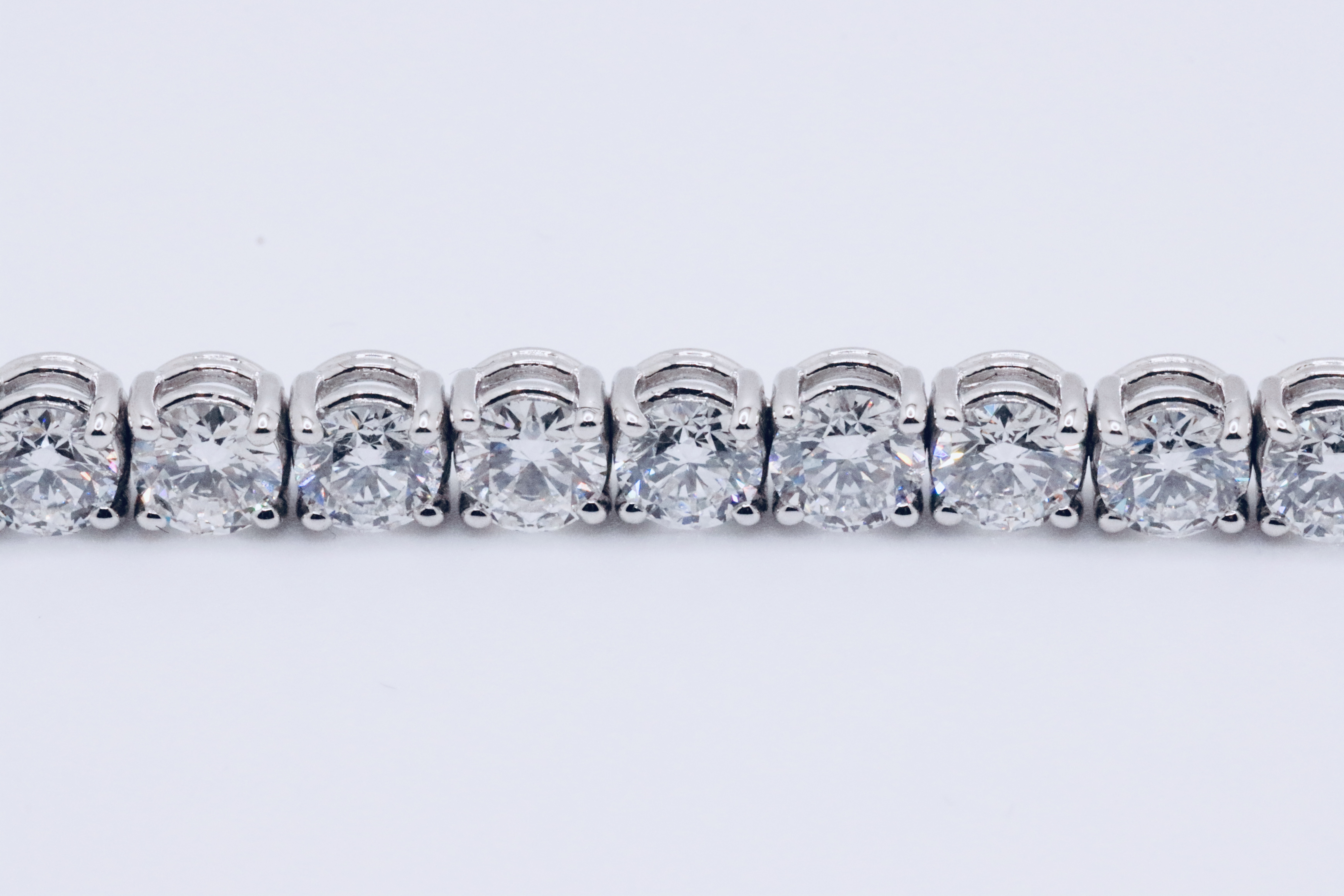 Round Brilliant Cut 14 Carat Diamond Tennis Bracelet D Colour VVS Clarity - 18Kt White Gold - IGI - Image 21 of 37