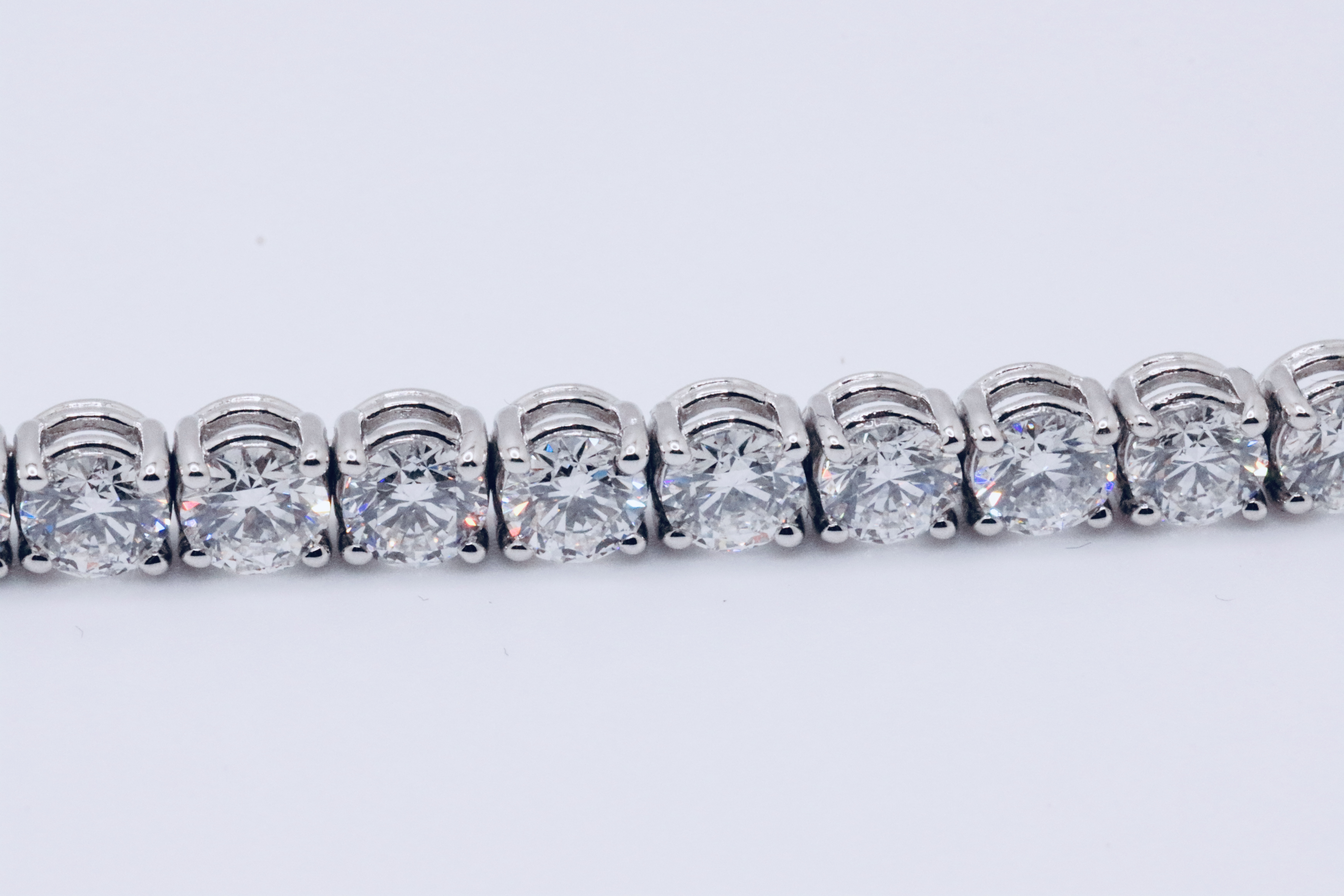 Round Brilliant Cut 14 Carat Diamond Tennis Bracelet D Colour VVS Clarity - 18Kt White Gold - IGI - Image 23 of 37