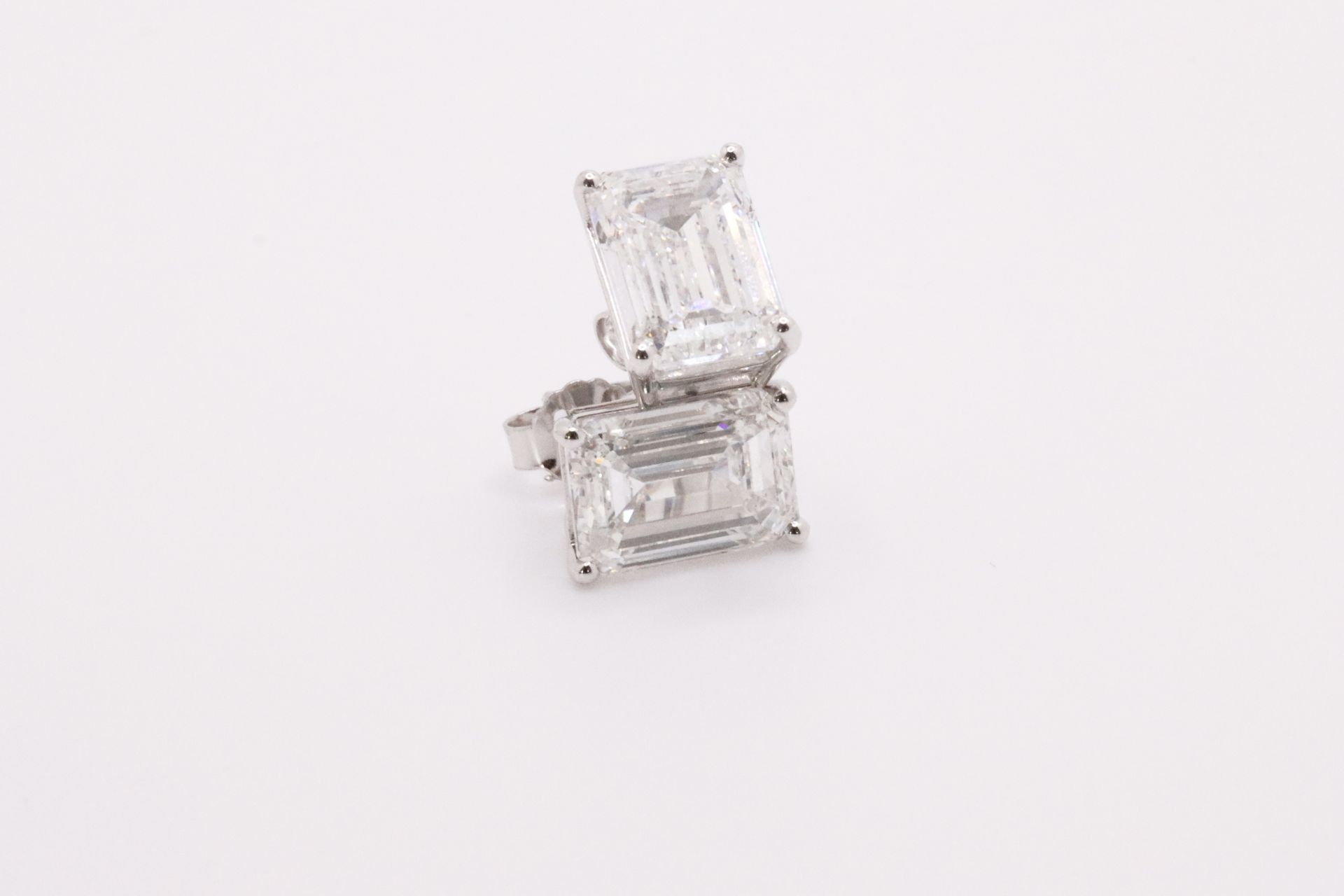 Emerald Cut 9.83 Carat 18kt White Gold Diamond Earrings E Colour VVS2 Clarity - IGI - Image 8 of 19